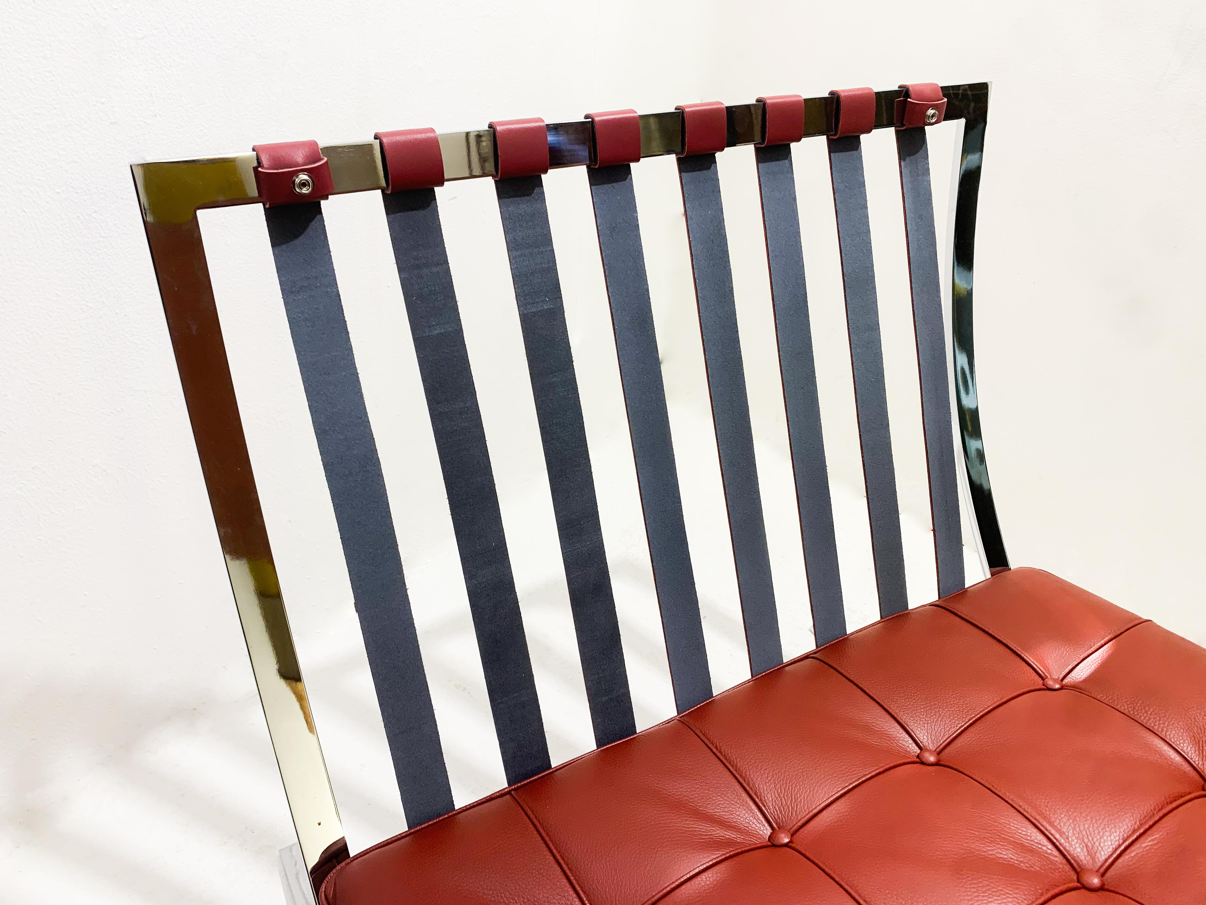 Paire de chaises Barcelona en cuir bourgogne de Mies Van Der Rohe pour Knoll, 1990 Bon état - En vente à Brussels, BE