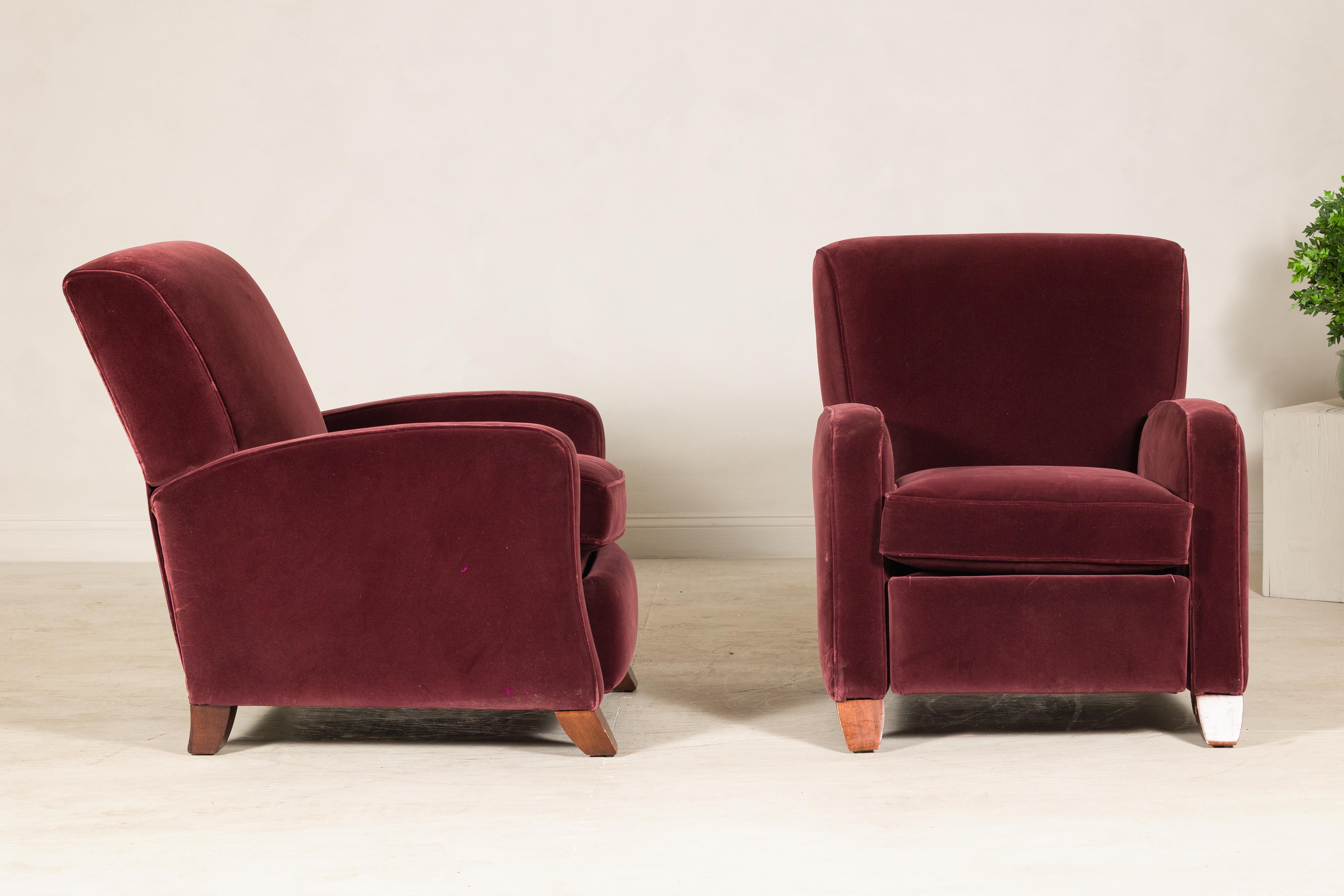 20th Century Pair of Burgundy Velvet Club Reclining Lounge Chairs by BarcaLounger - Vintage For Sale