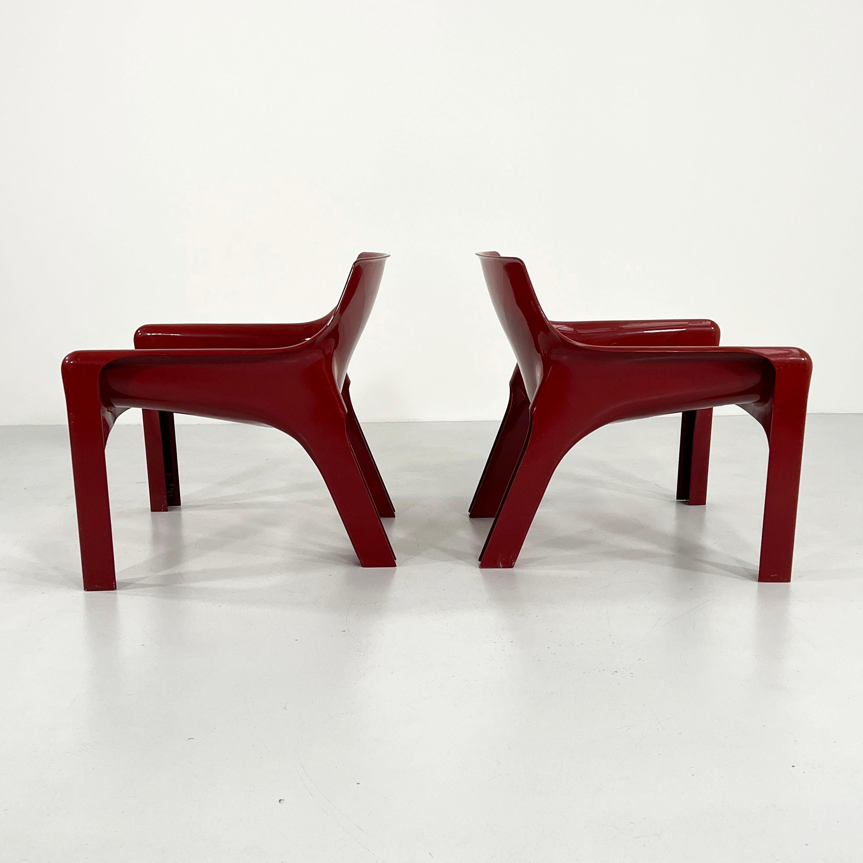 Pair of Burgundy Vicario Lounge Chair by Vico Magistretti for Artemide, 1970s In Good Condition In Ixelles, Bruxelles