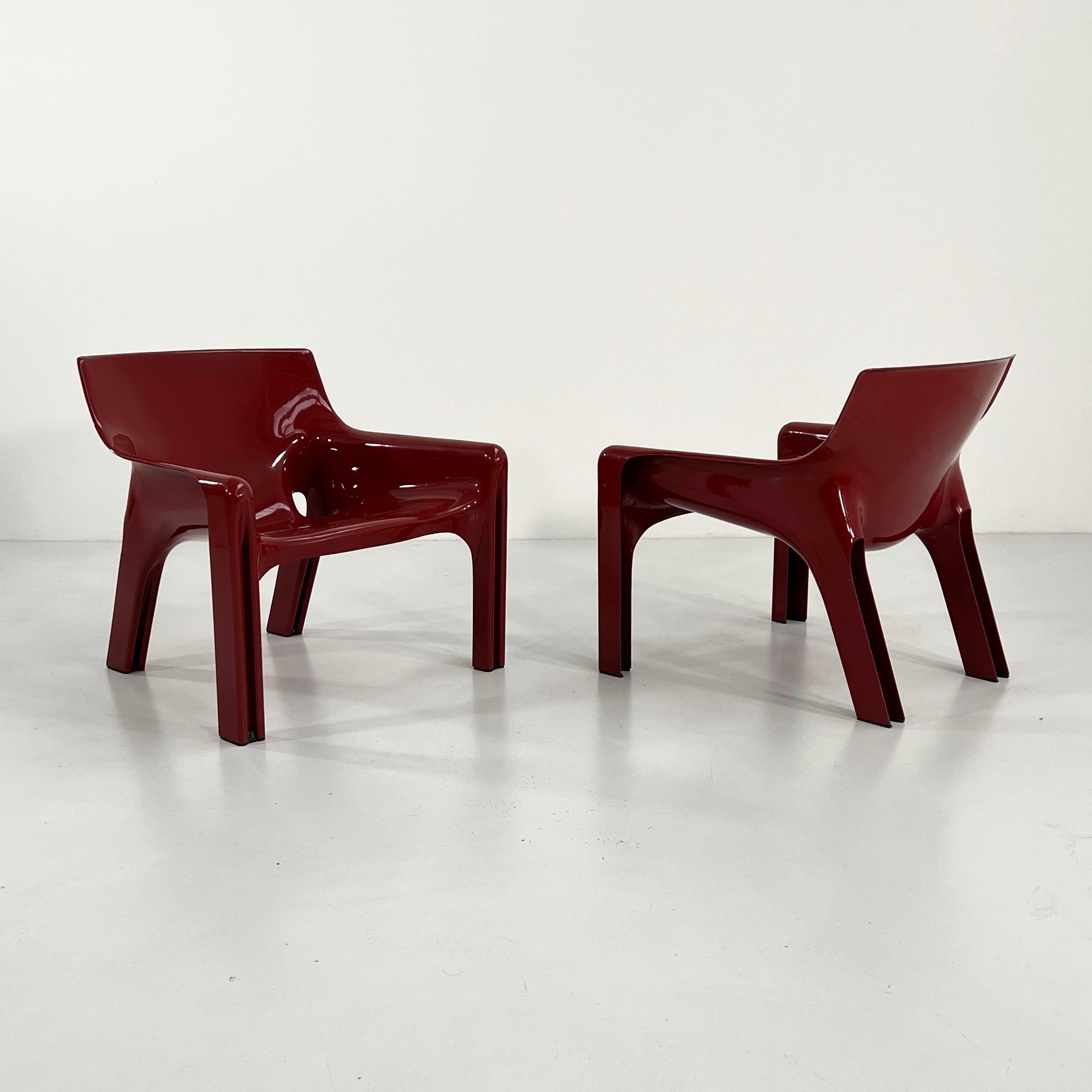 Pair of Burgundy Vicario Lounge Chair by Vico Magistretti for Artemide, 1970s In Good Condition In Ixelles, Bruxelles