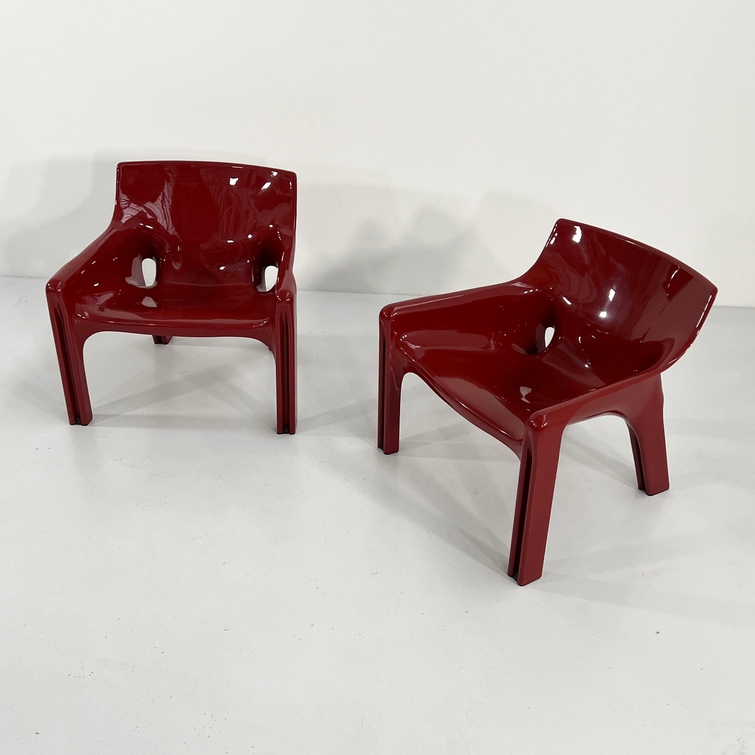 Plastic Pair of Burgundy Vicario Lounge Chair by Vico Magistretti for Artemide, 1970s
