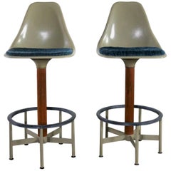 Paar Burke Swivel Bar Hocker Mid-Century Modern Fiberglas Shell Stoff Sitz