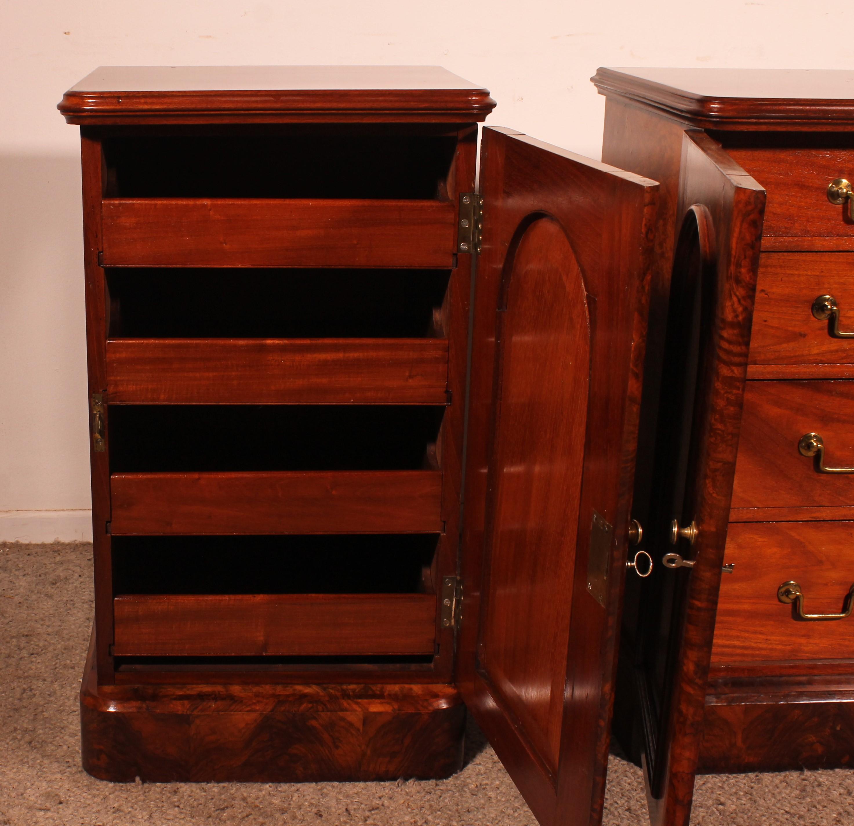 Pair Of Burl Walnut Bedside Tables - 19th Century For Sale 6