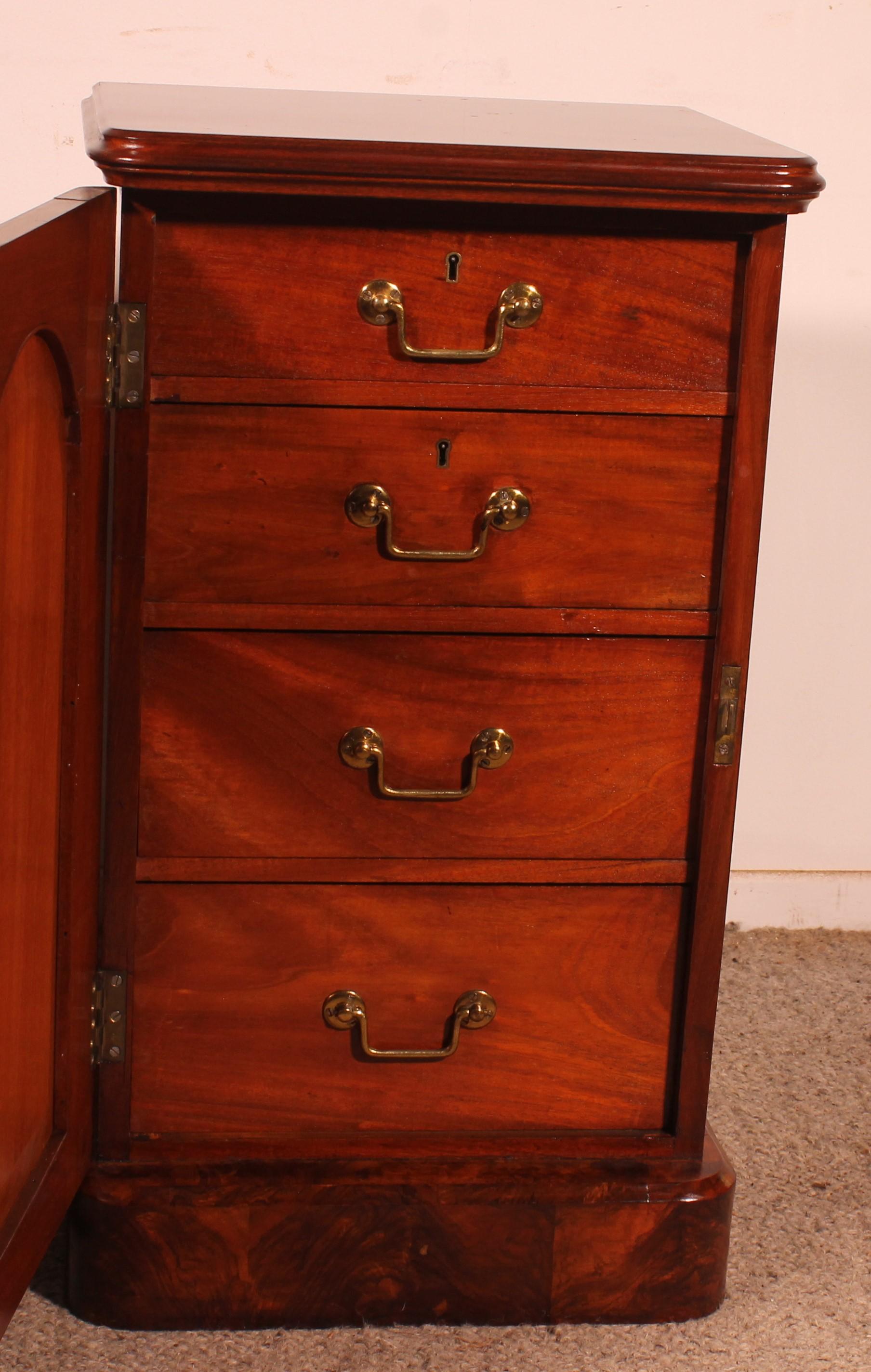 Pair Of Burl Walnut Bedside Tables - 19th Century For Sale 7