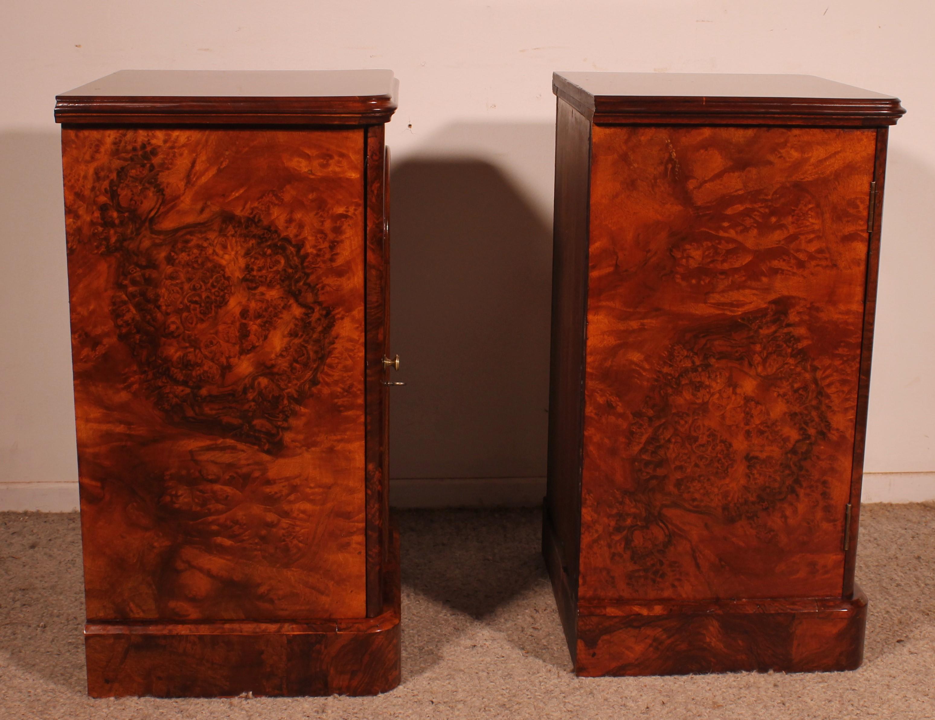 Pair Of Burl Walnut Bedside Tables - 19th Century In Good Condition For Sale In Brussels, Brussels