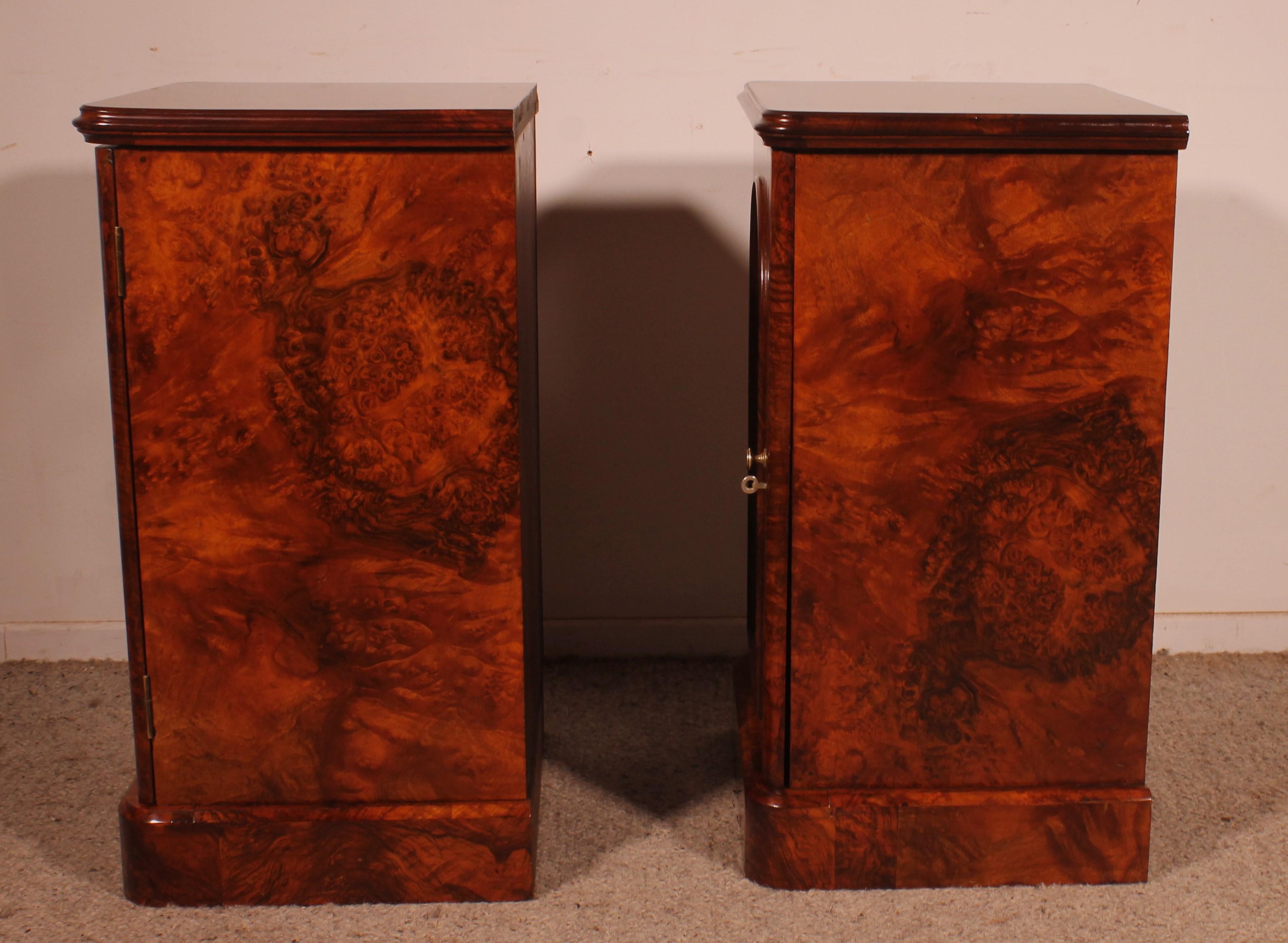 Pair Of Burl Walnut Bedside Tables - 19th Century For Sale 2