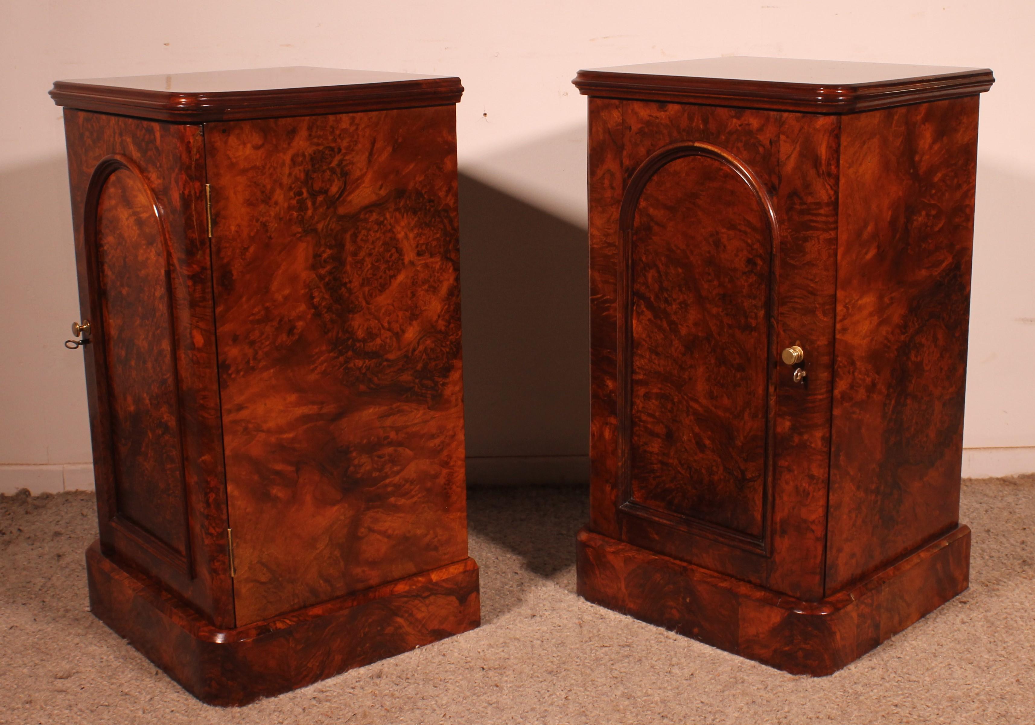 Pair Of Burl Walnut Bedside Tables - 19th Century For Sale 3