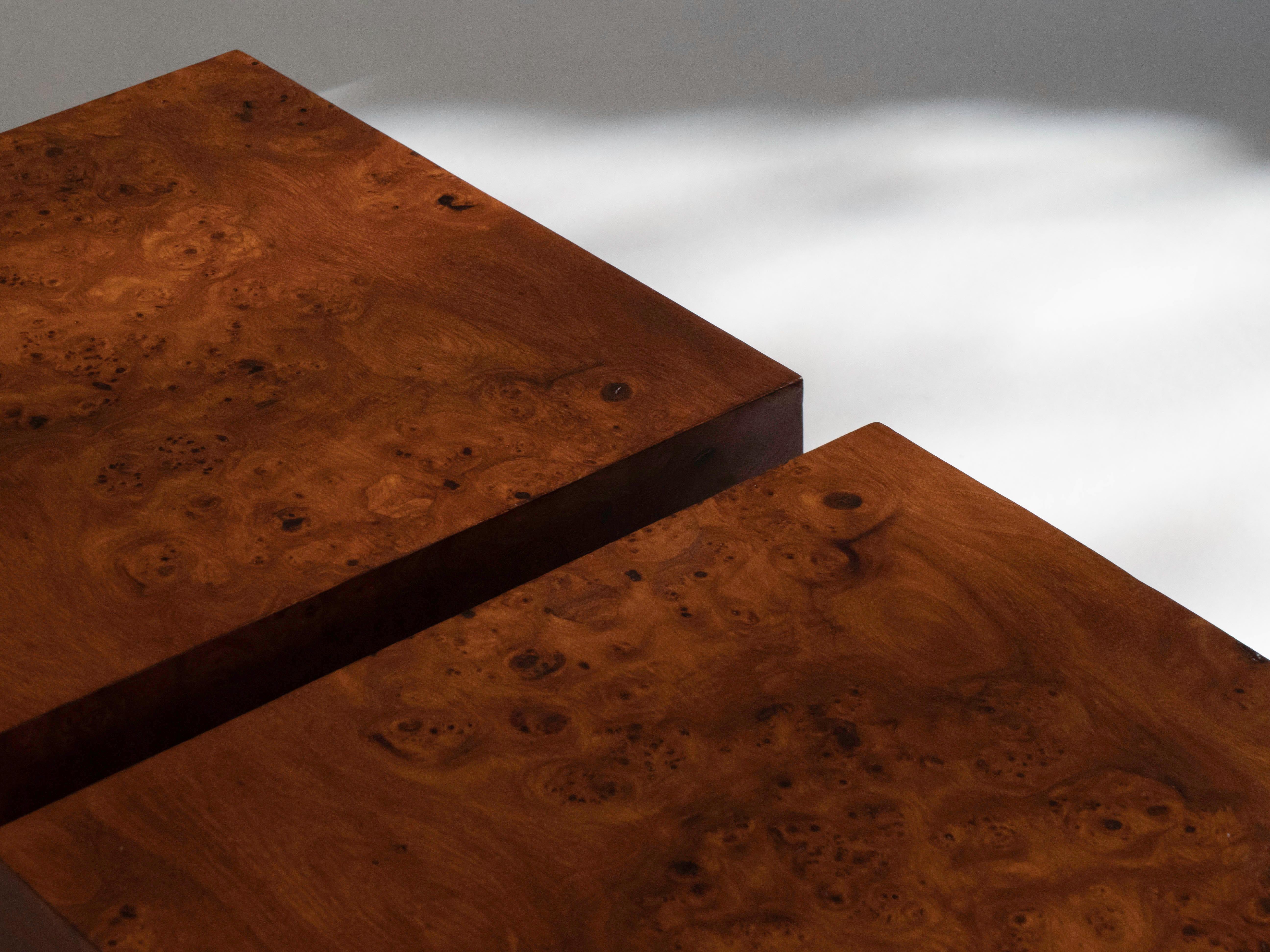 Paire de tables d'appoint cubiques en bois de ronce, vers 1970 en vente 3