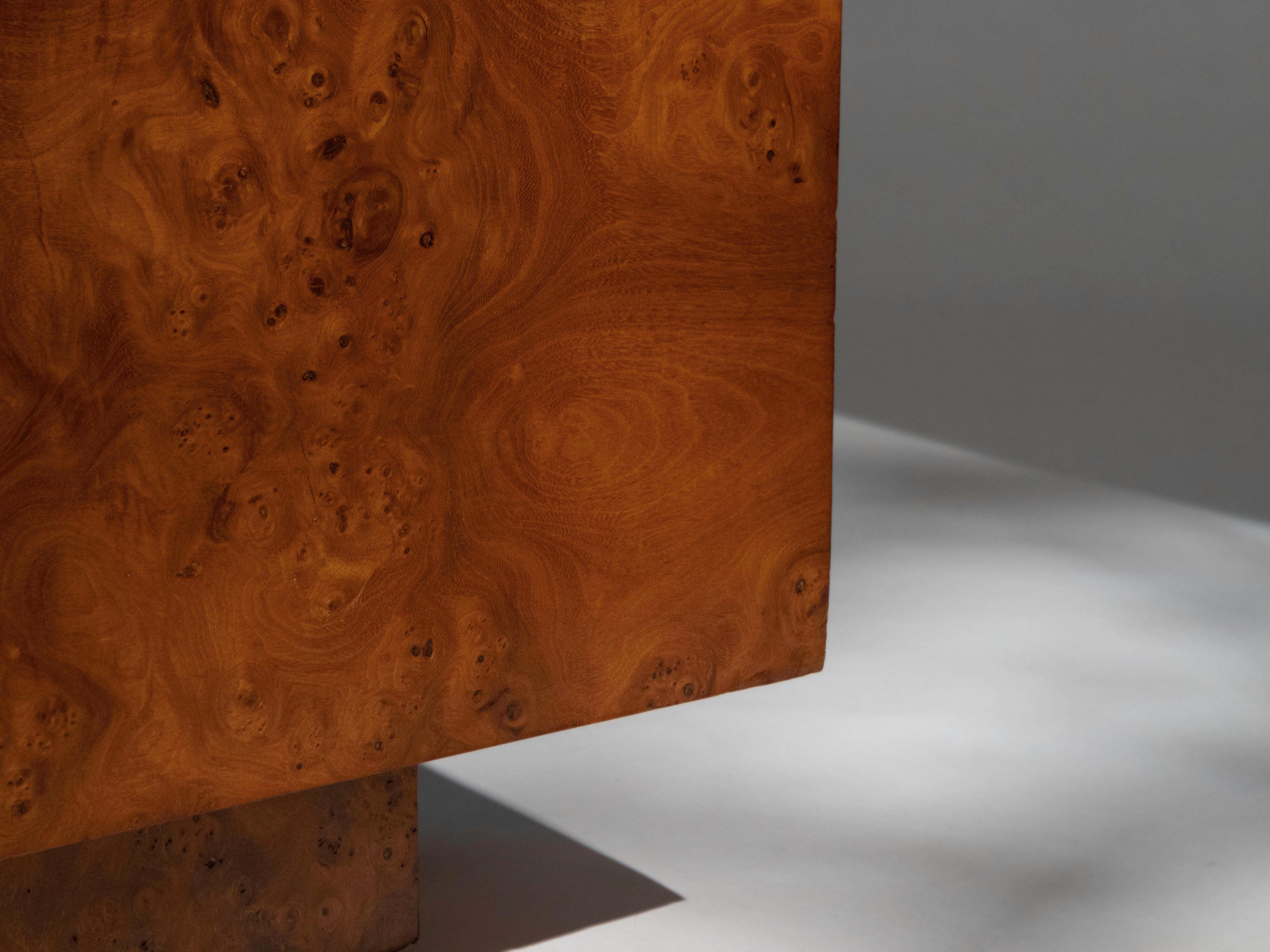 Paire de tables d'appoint cubiques en bois de ronce, vers 1970 en vente 4