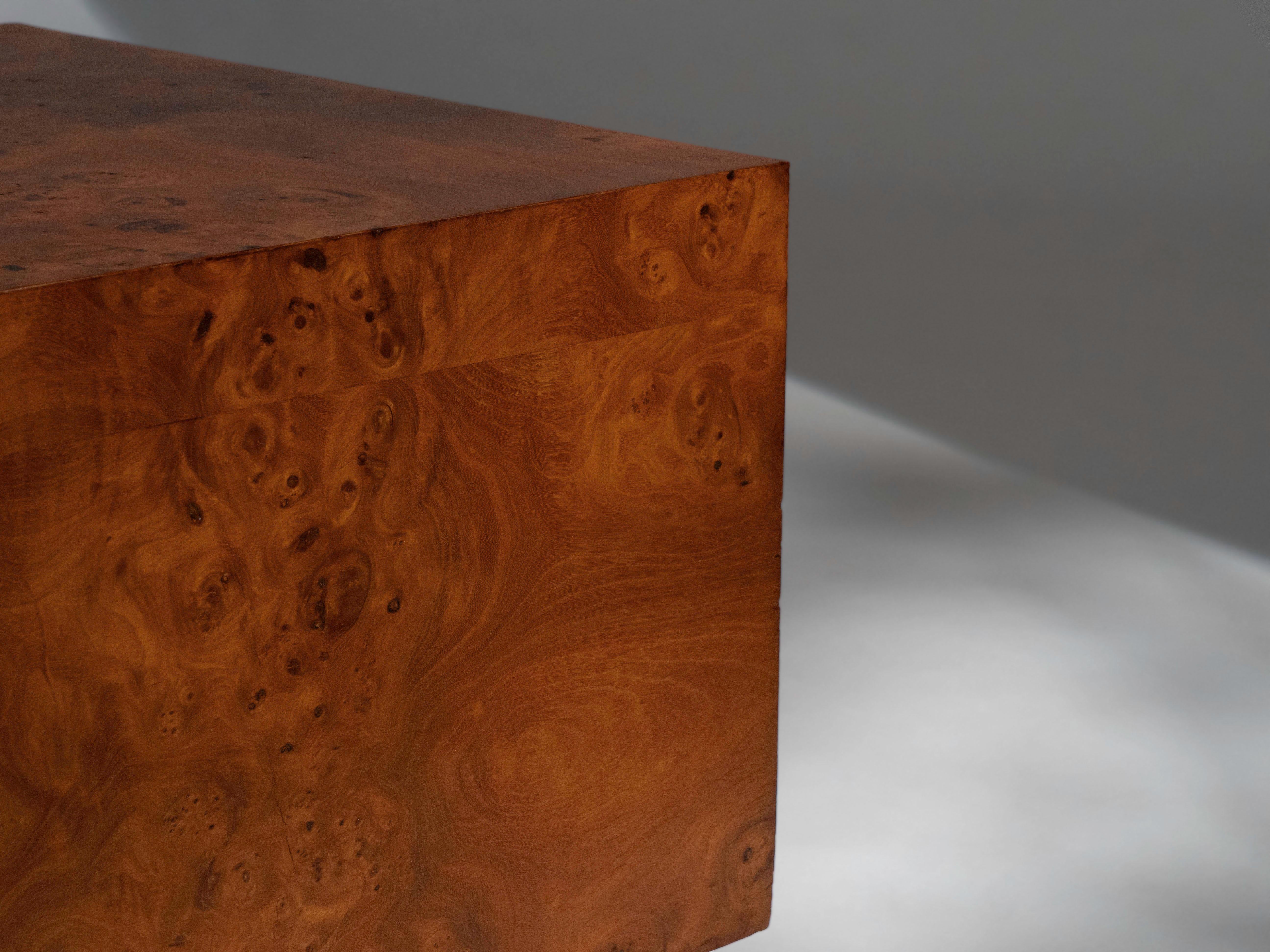 Paire de tables d'appoint cubiques en bois de ronce, vers 1970 en vente 9