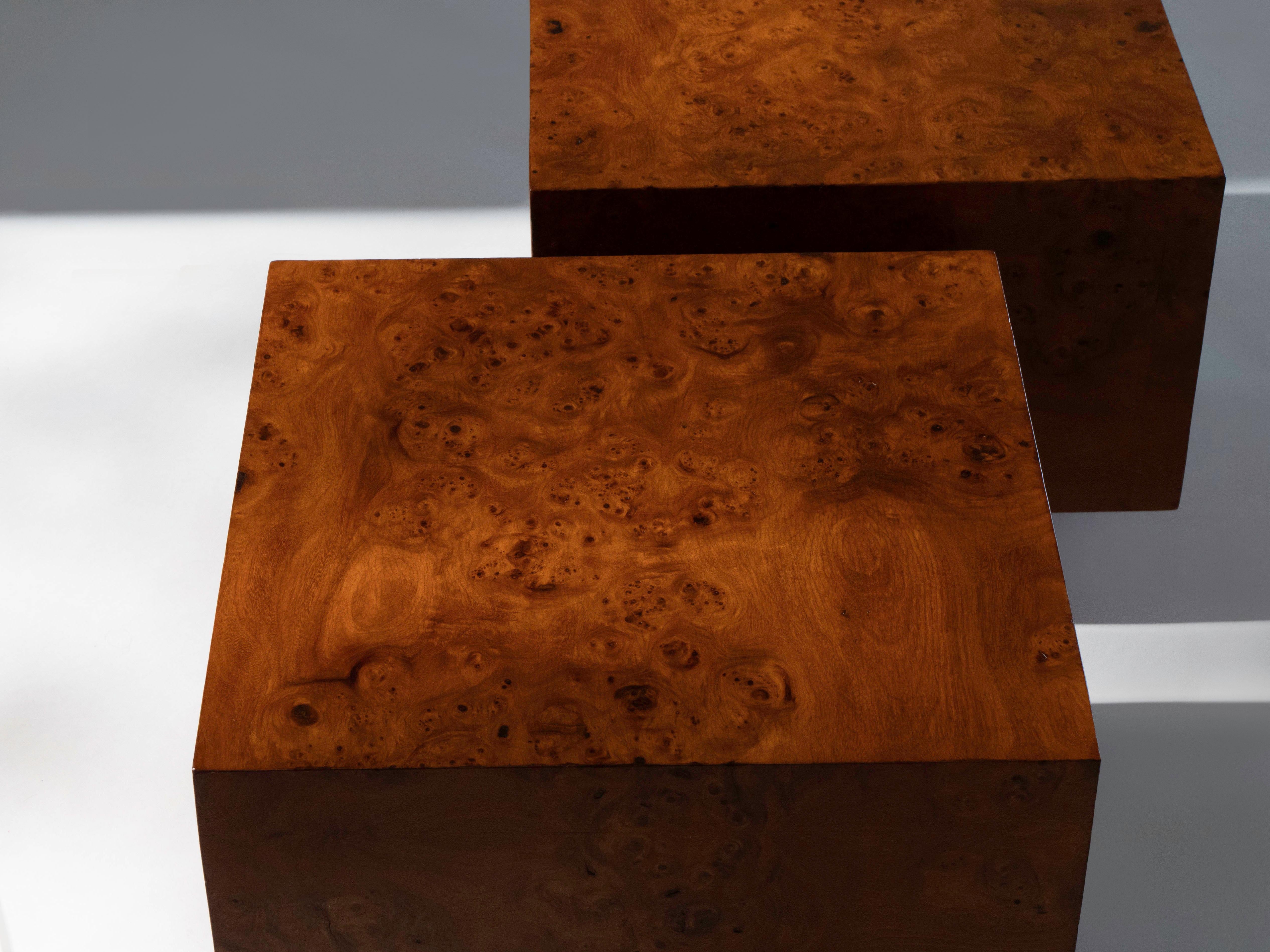 Paire de tables d'appoint cubiques en bois de ronce, vers 1970 en vente 1