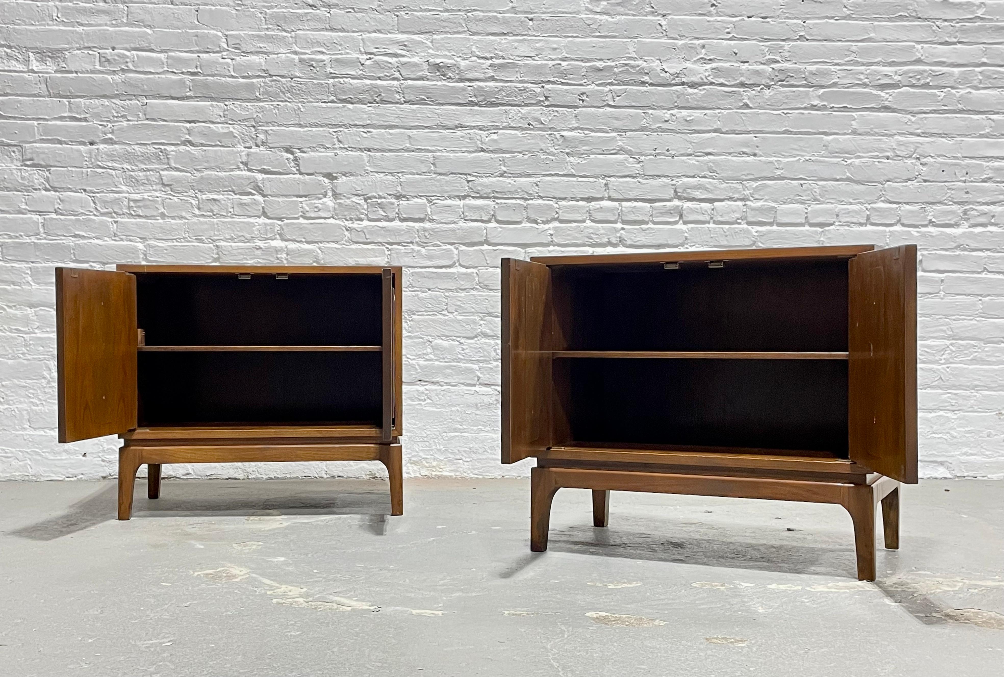 Mid-20th Century Pair of Burlwood Mid-Century Modern Walnut Nightstands / Bedside Tables, C. 1960 For Sale