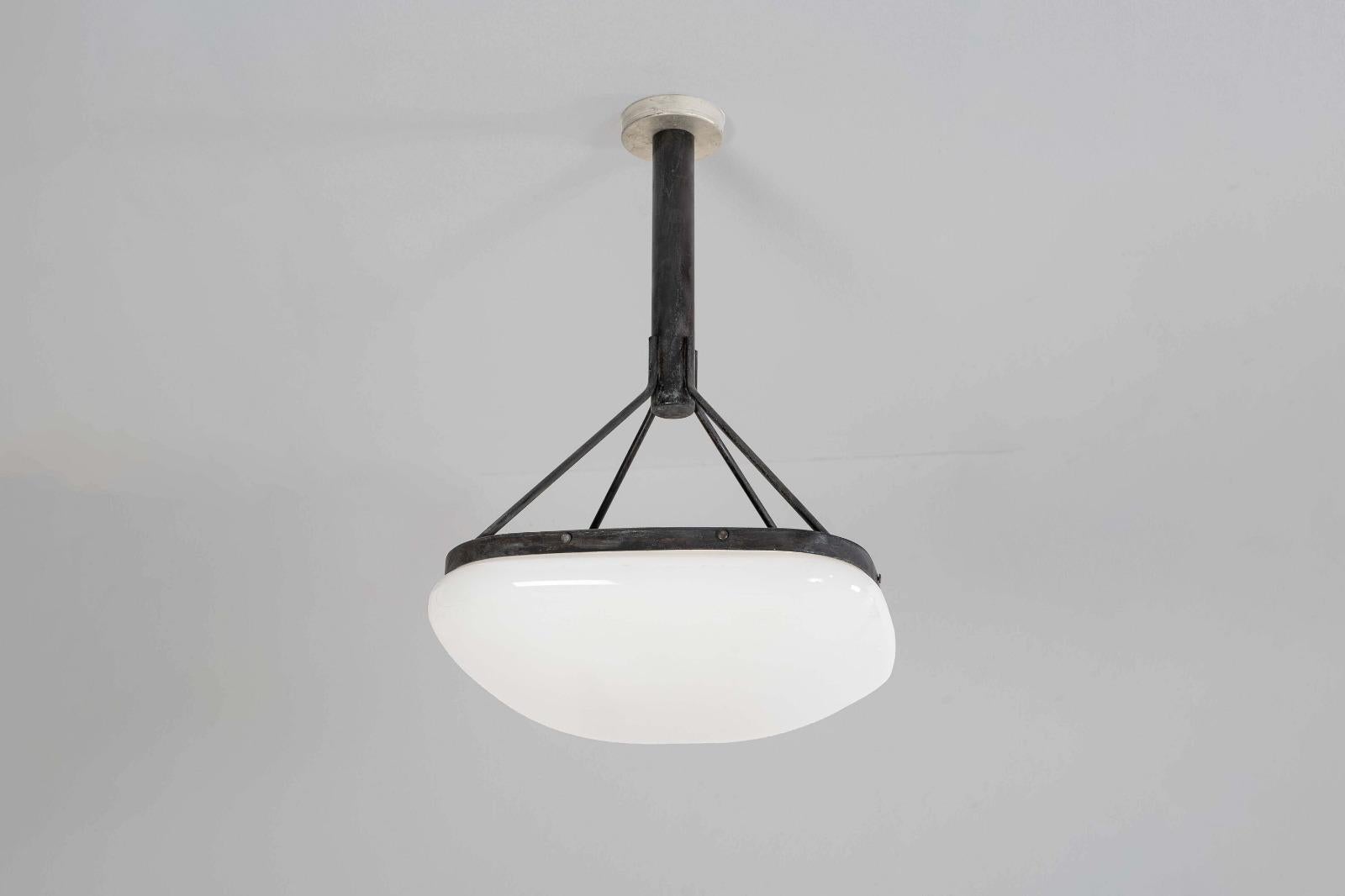 Mid-Century moderno Coppia di lampadari in ottone brunito del negozio Ottica Randazzo di BBPR, anni '60