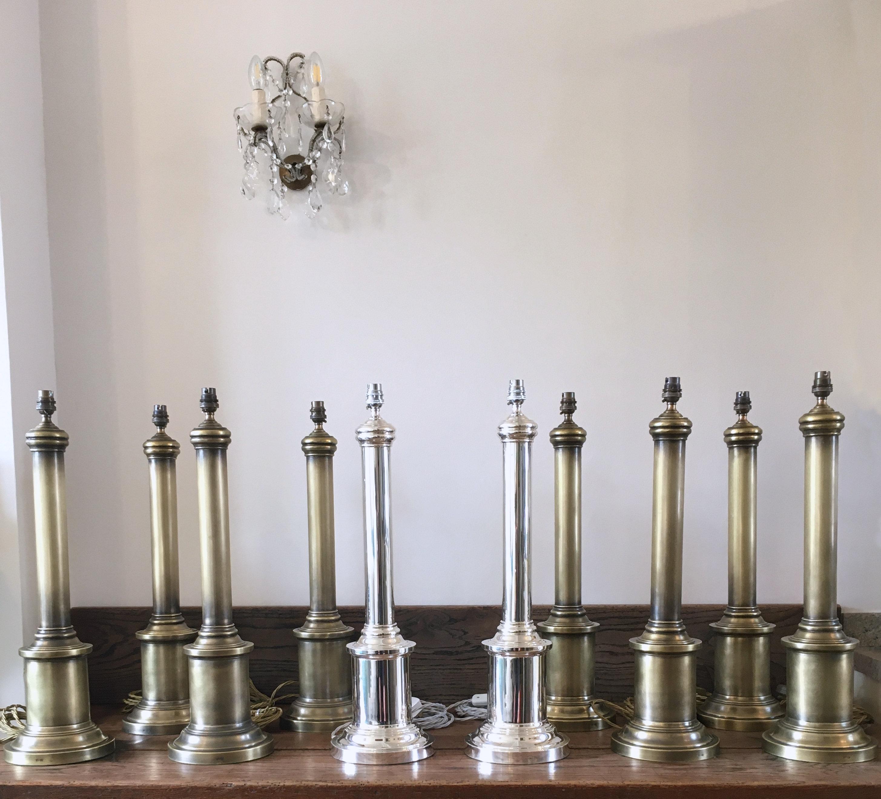 Paire de lampes de table contemporaines en laiton bruni en vente 8