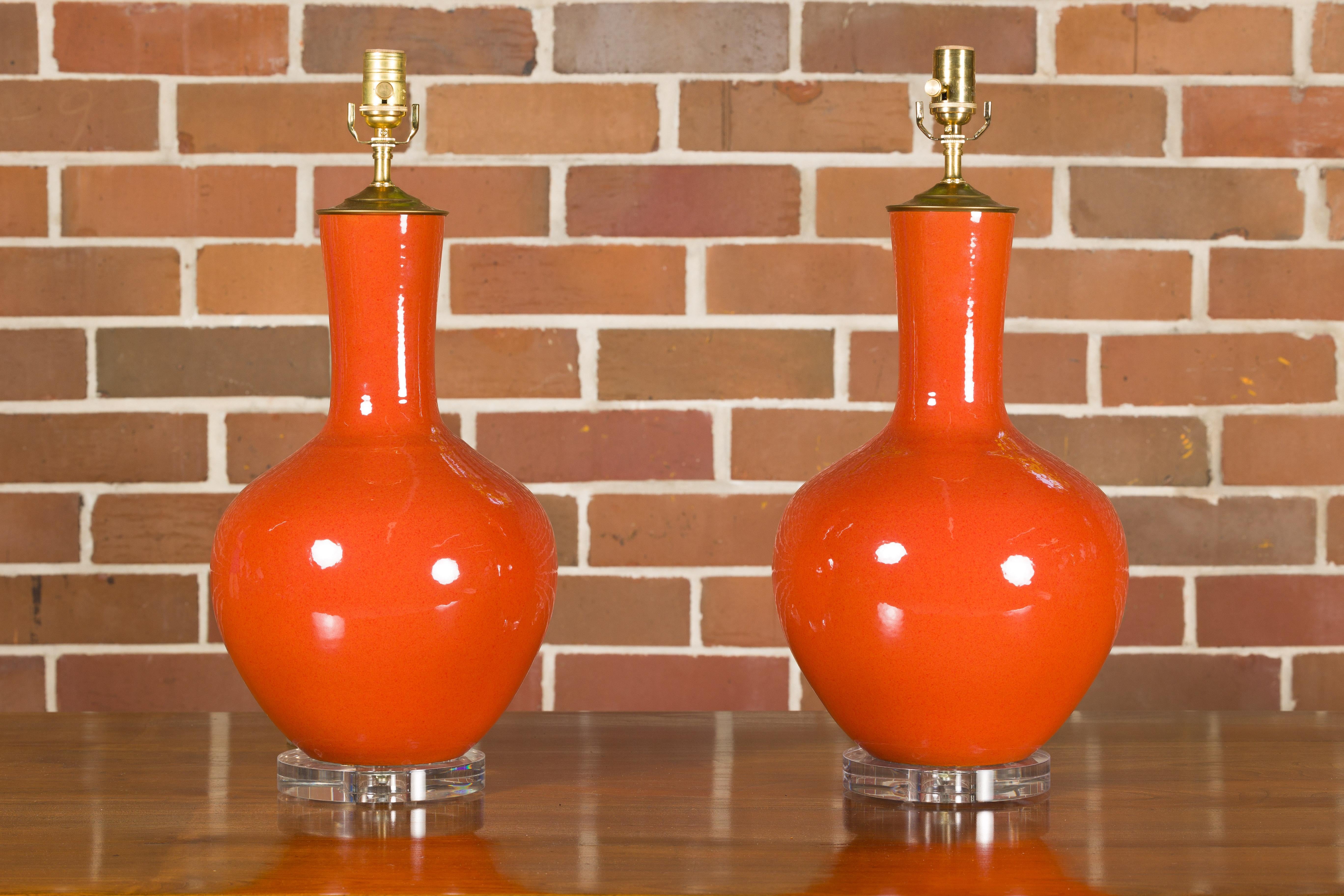 20th Century Pair of Burnt Orange Asian Porcelain Table Lamps on Lucite Bases, USA Wired For Sale