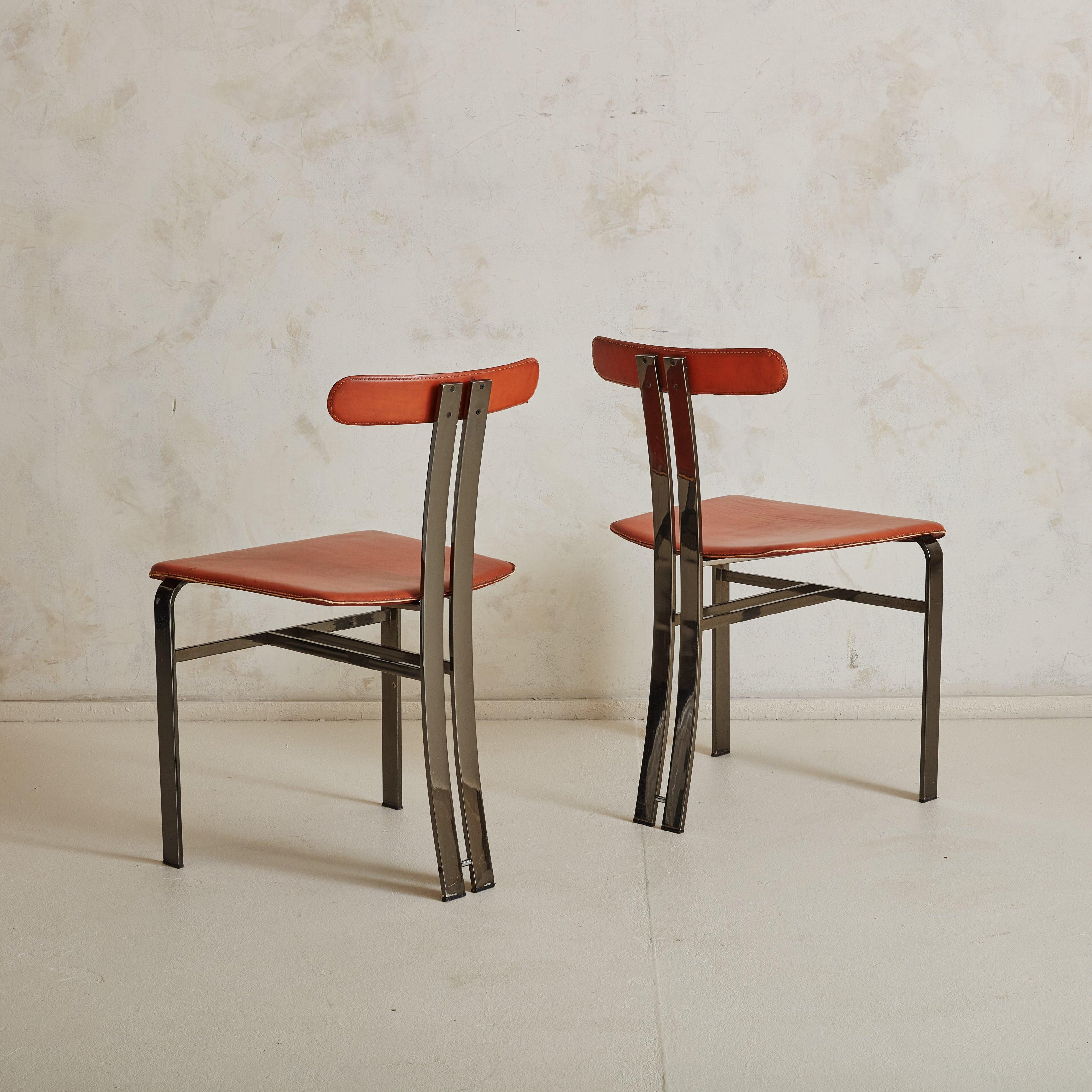 Paar Stühle aus gebranntem orangefarbenem Leder + Chromrahmen, Italien 1970er Jahre (Moderne) im Angebot