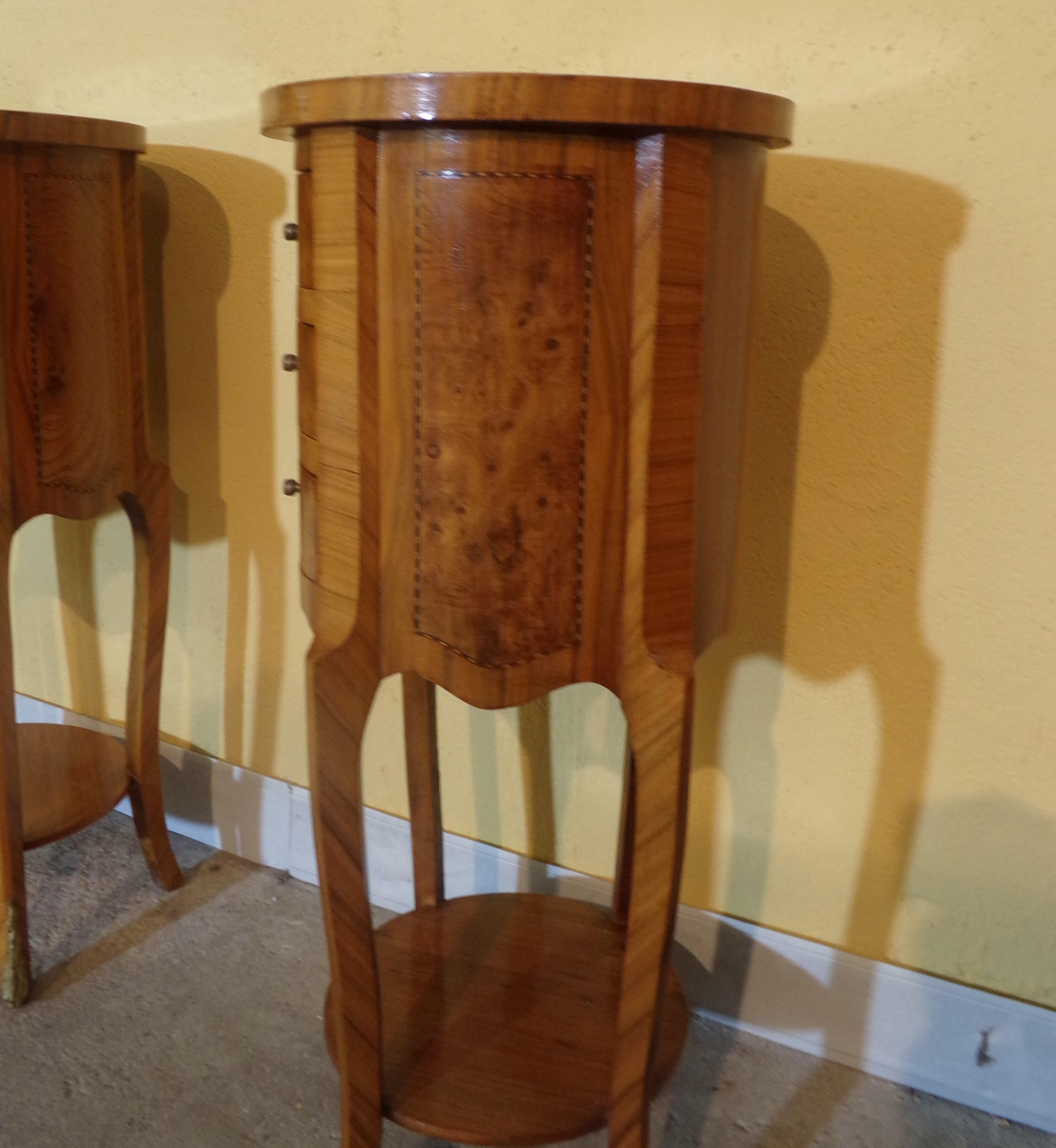 Pair of Burr Elm Ormolu mounted Bedside Cabinets In Good Condition In London, GB