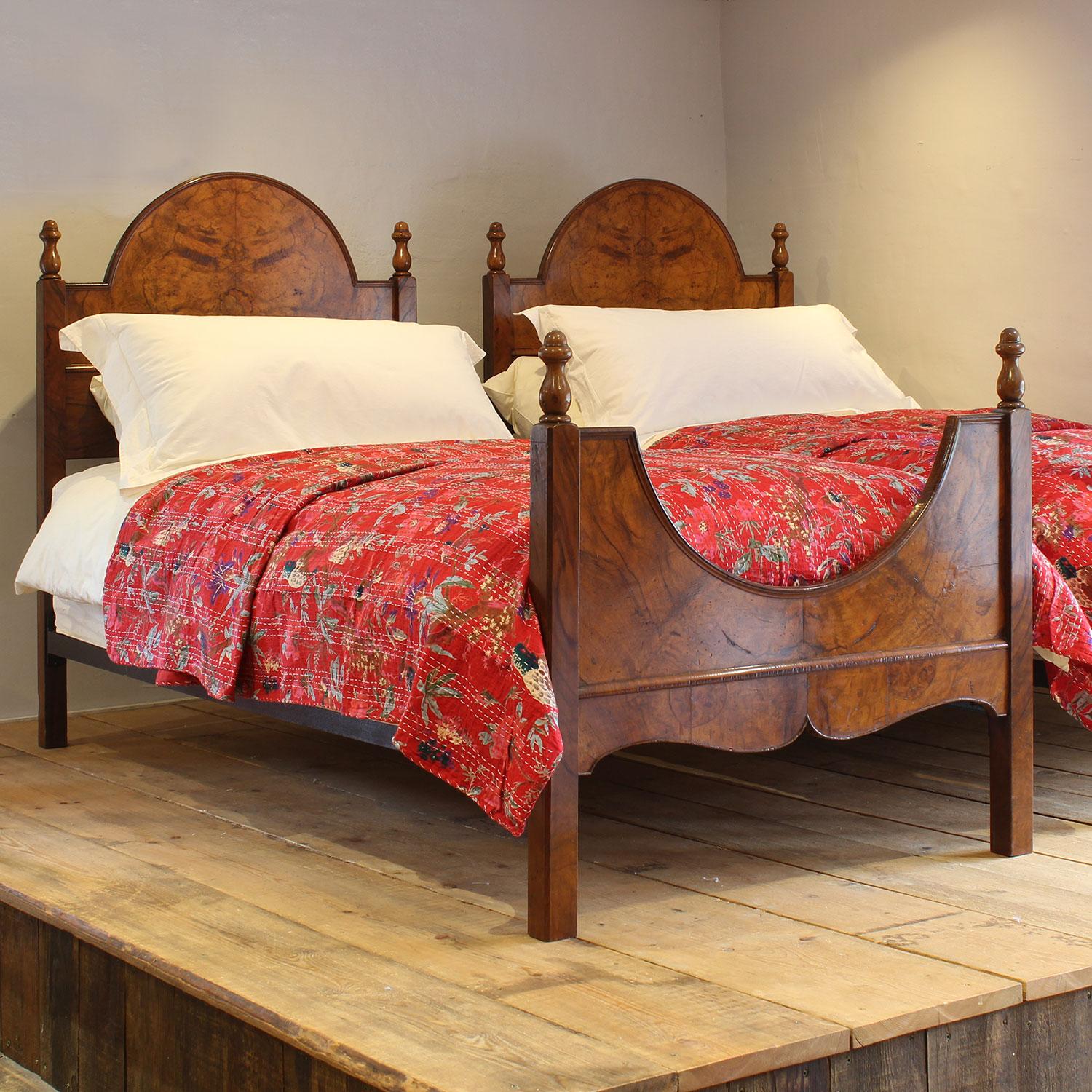 Paar antike Betten aus Wurzelnussholz WP48 (Queen Anne)