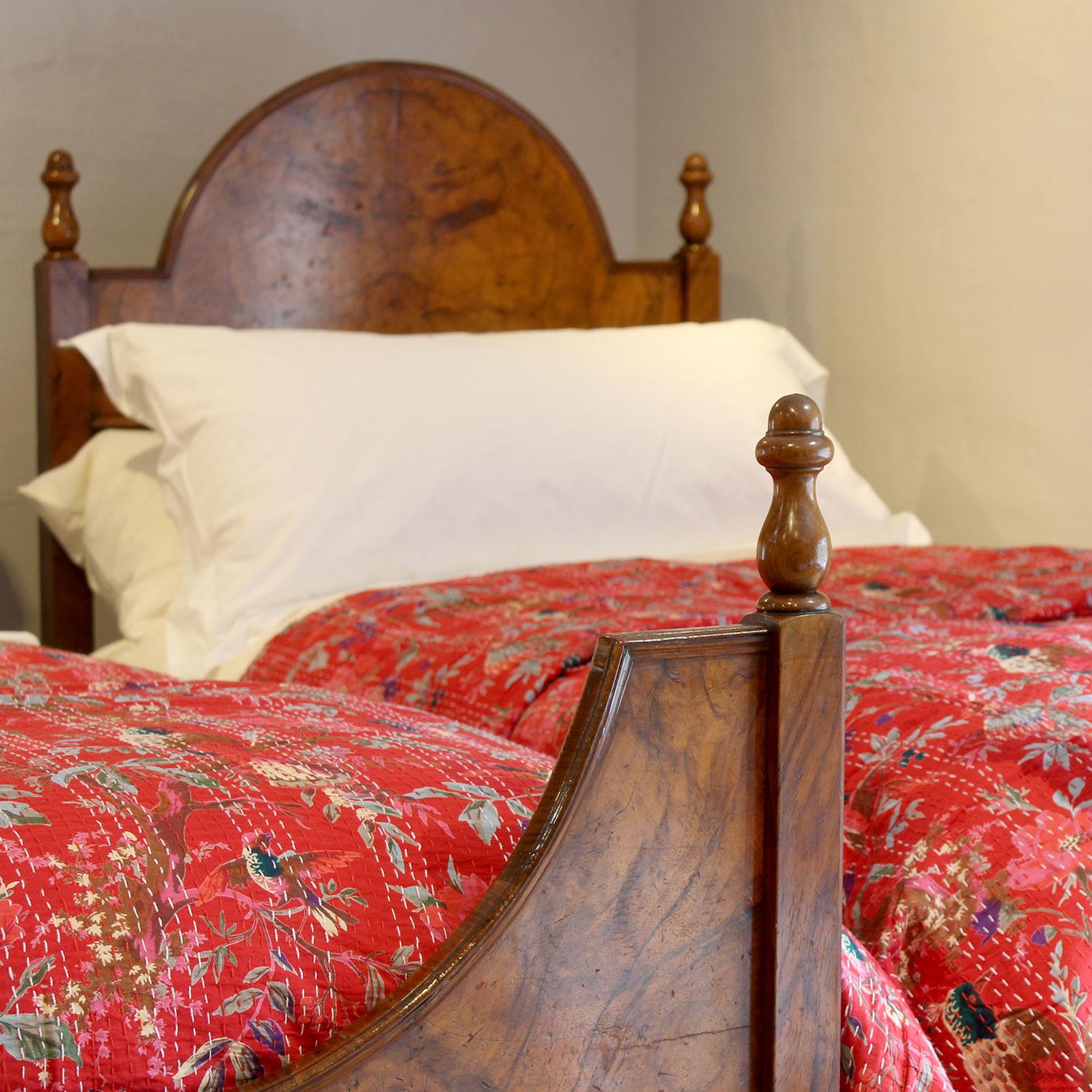 Paar antike Betten aus Wurzelnussholz WP48 im Zustand „Gut“ in Wrexham, GB