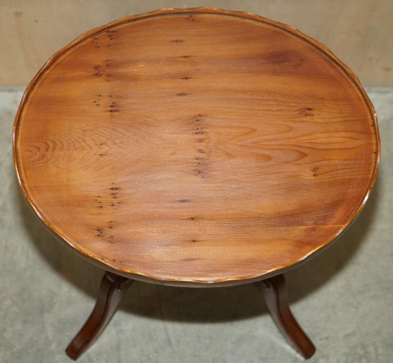 Pair of Burr Yew Wood Beresford and Hicks Side End Lamp Tables with Gallery Rail For Sale at 1stDibs