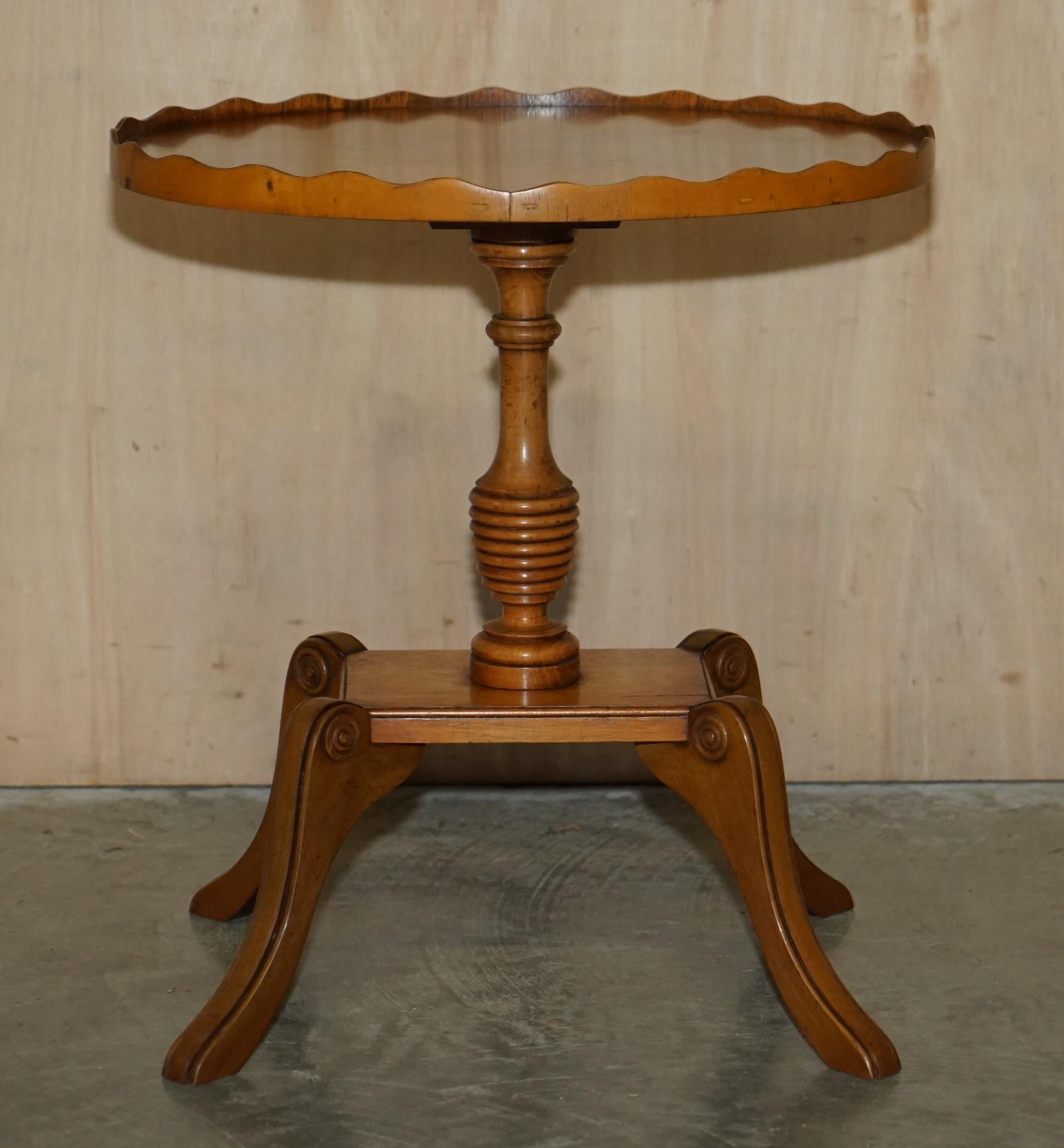 Pair of Burr Yew Wood Beresford & Hicks Side End Lamp Tables with Gallery Rail For Sale 10