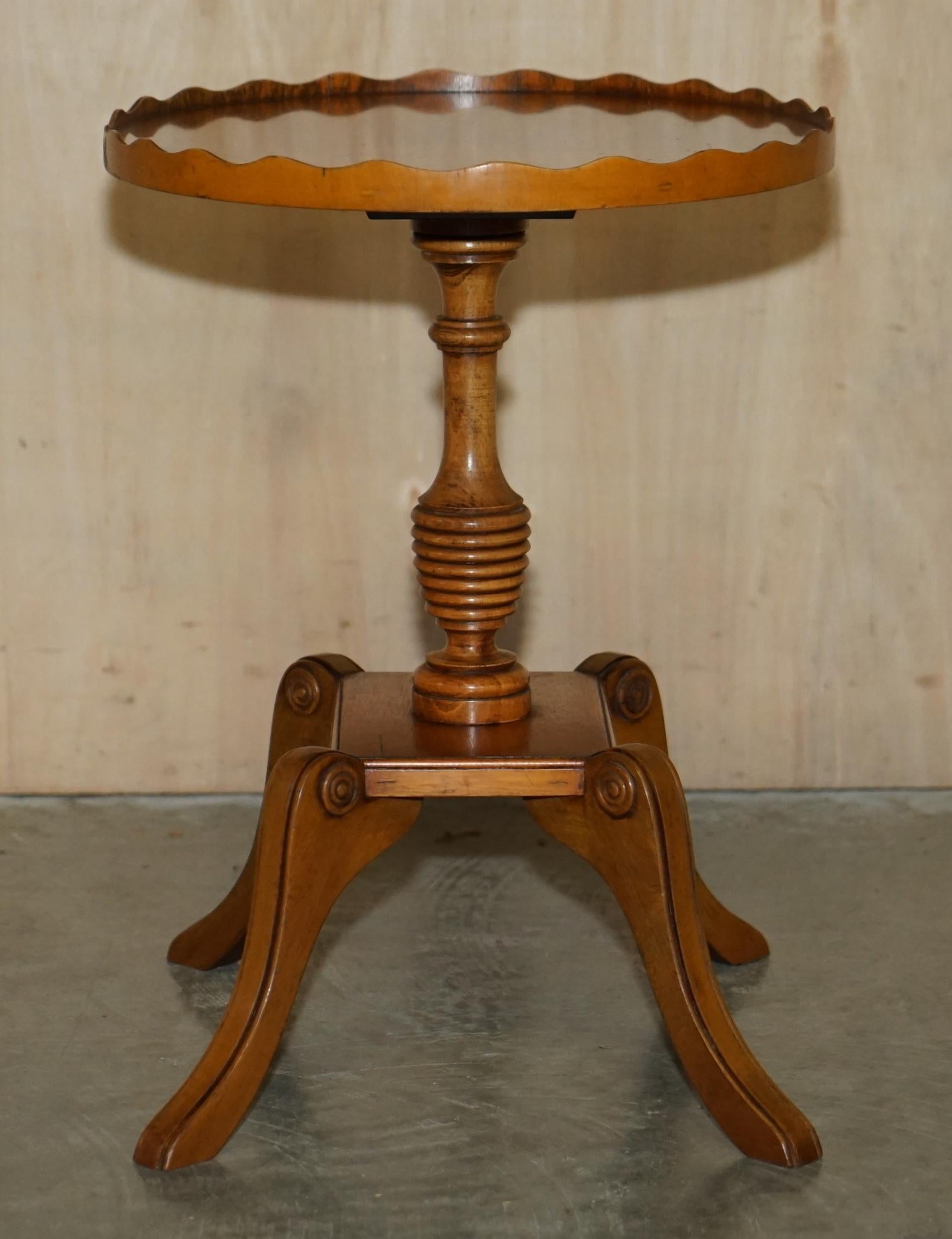 Pair of Burr Yew Wood Beresford & Hicks Side End Lamp Tables with Gallery Rail For Sale 13