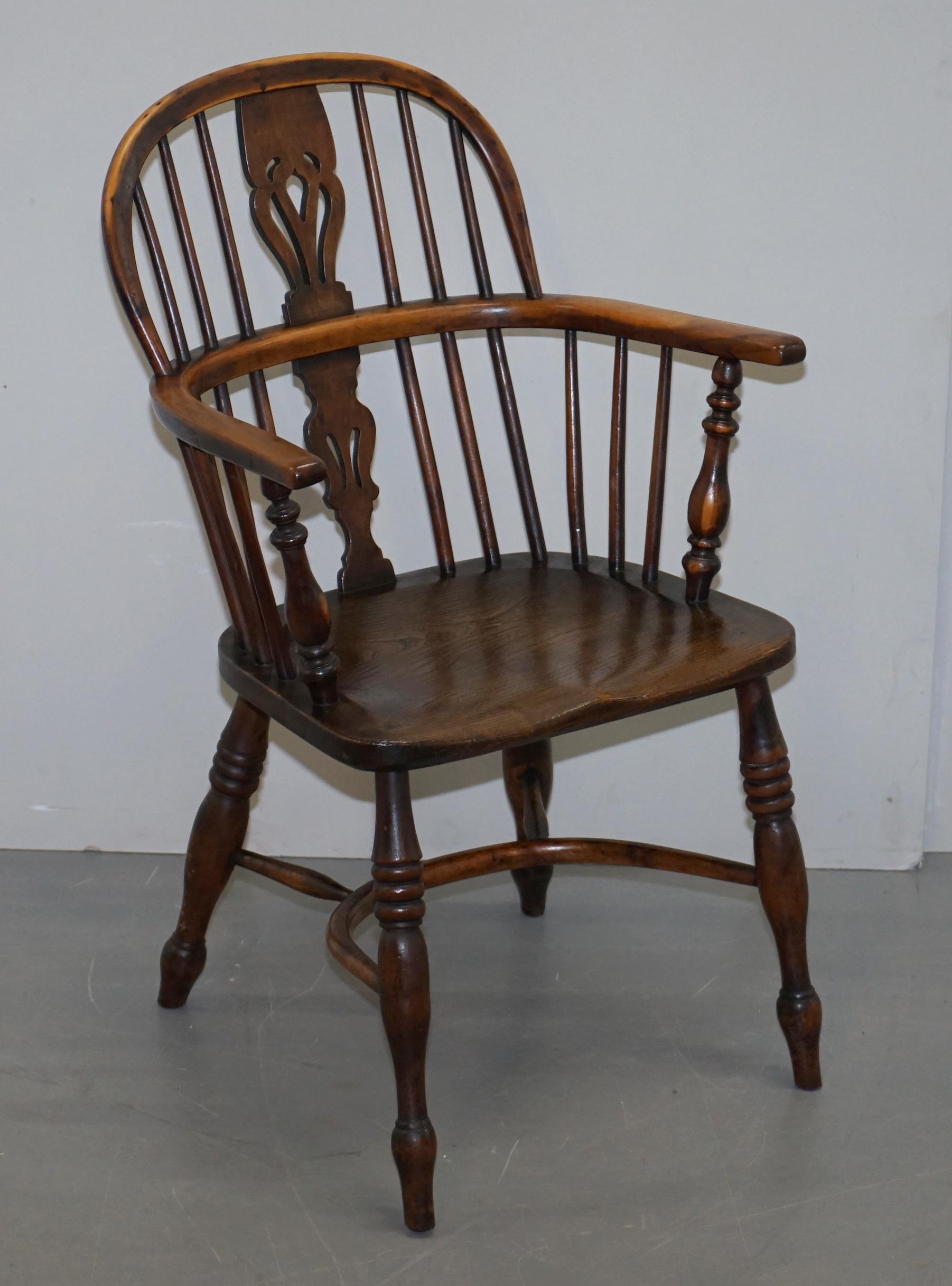Pair of Burr Yew Wood and Elm Windsor Armchairs circa 1860 English Country House For Sale 6