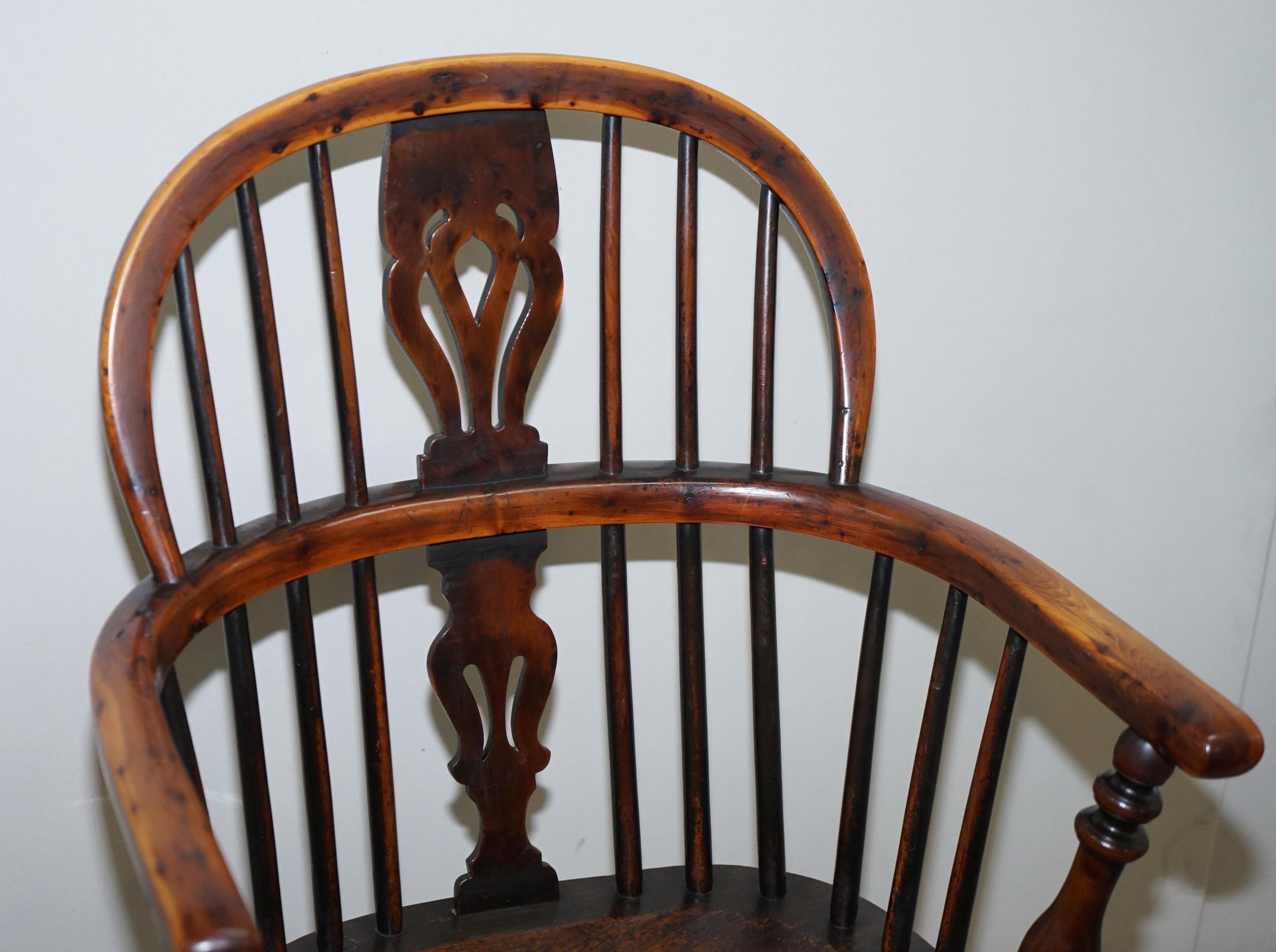 High Victorian Pair of Burr Yew Wood and Elm Windsor Armchairs circa 1860 English Country House For Sale