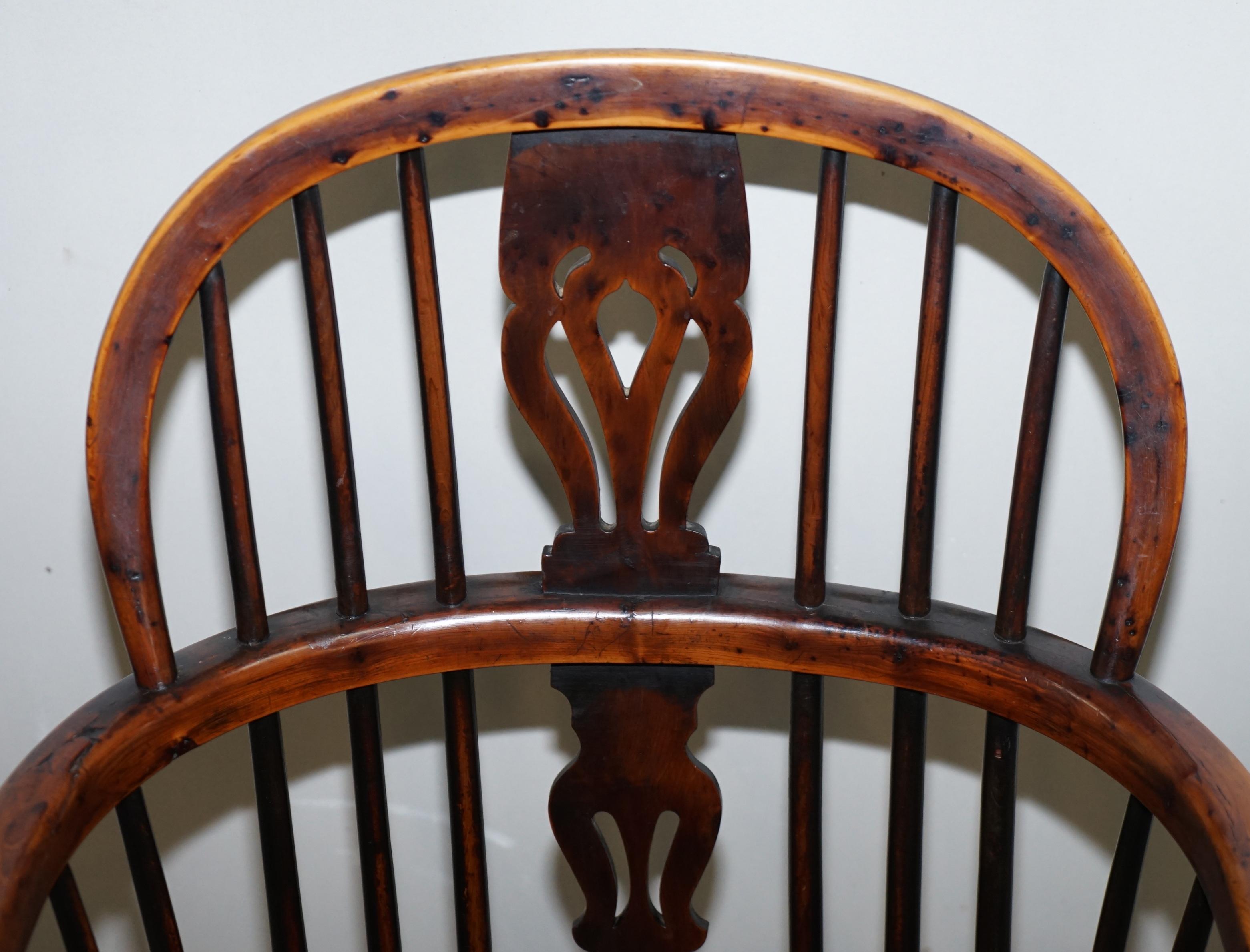 Hand-Crafted Pair of Burr Yew Wood and Elm Windsor Armchairs circa 1860 English Country House For Sale