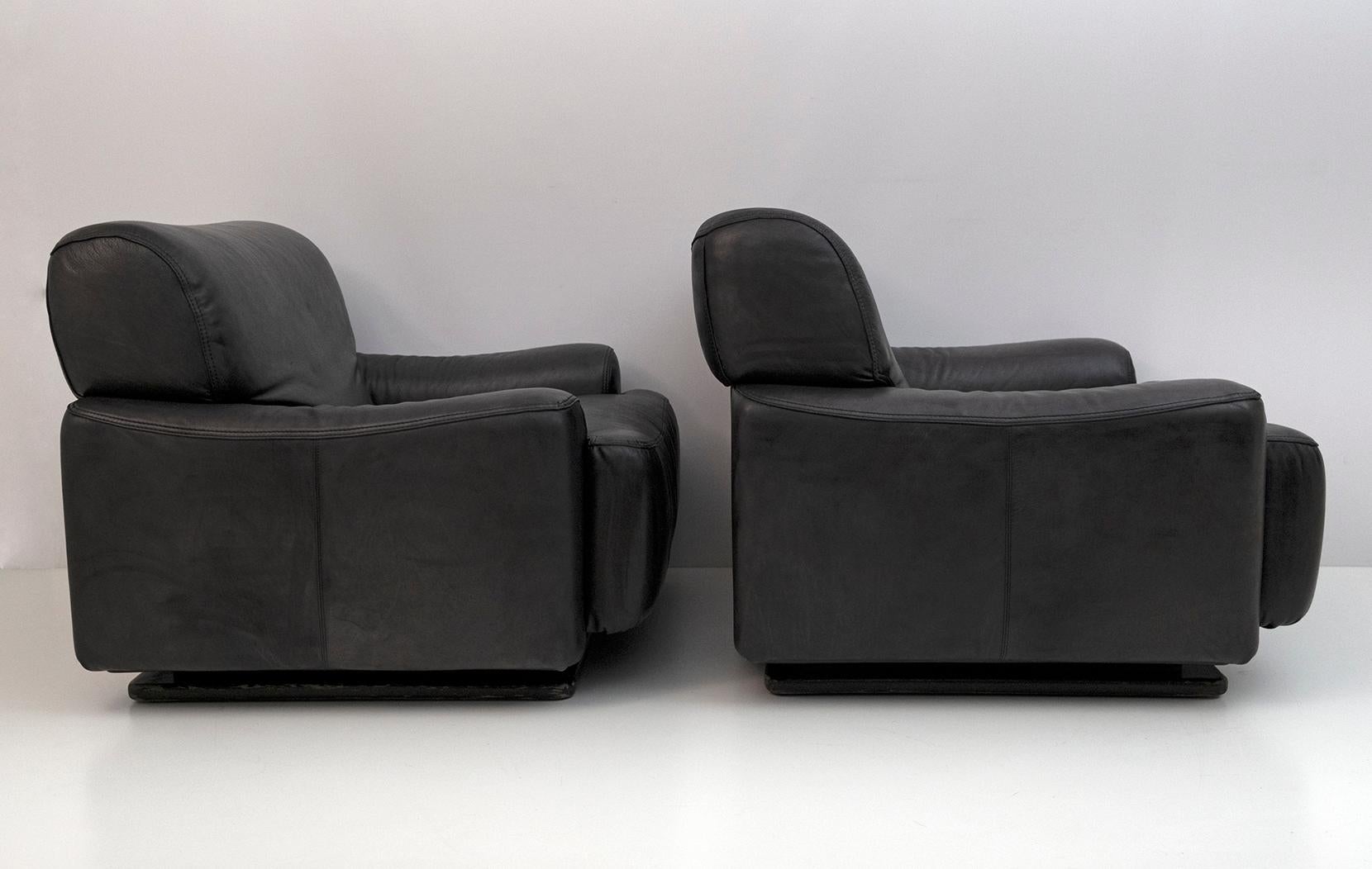 Pair of Busnelli Mid-Century Modern Italian Leather Armchairs, 1970s For Sale 1