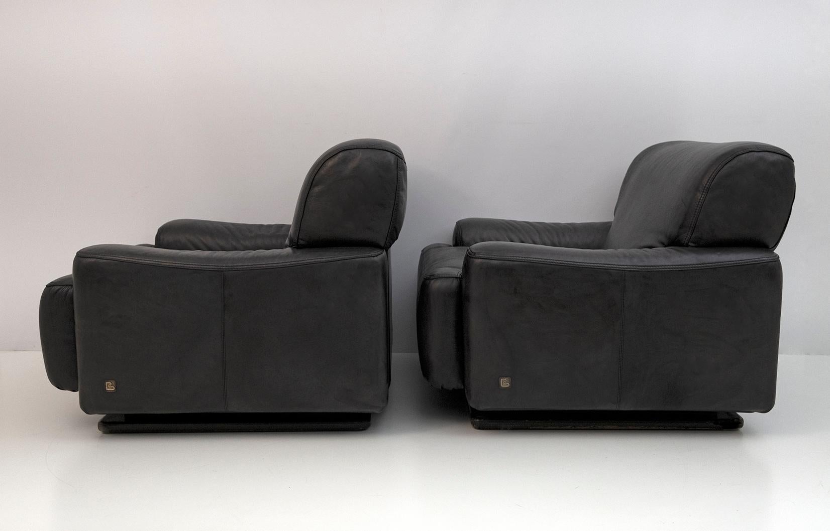 Pair of Busnelli Mid-Century Modern Italian Leather Armchairs, 1970s For Sale 3