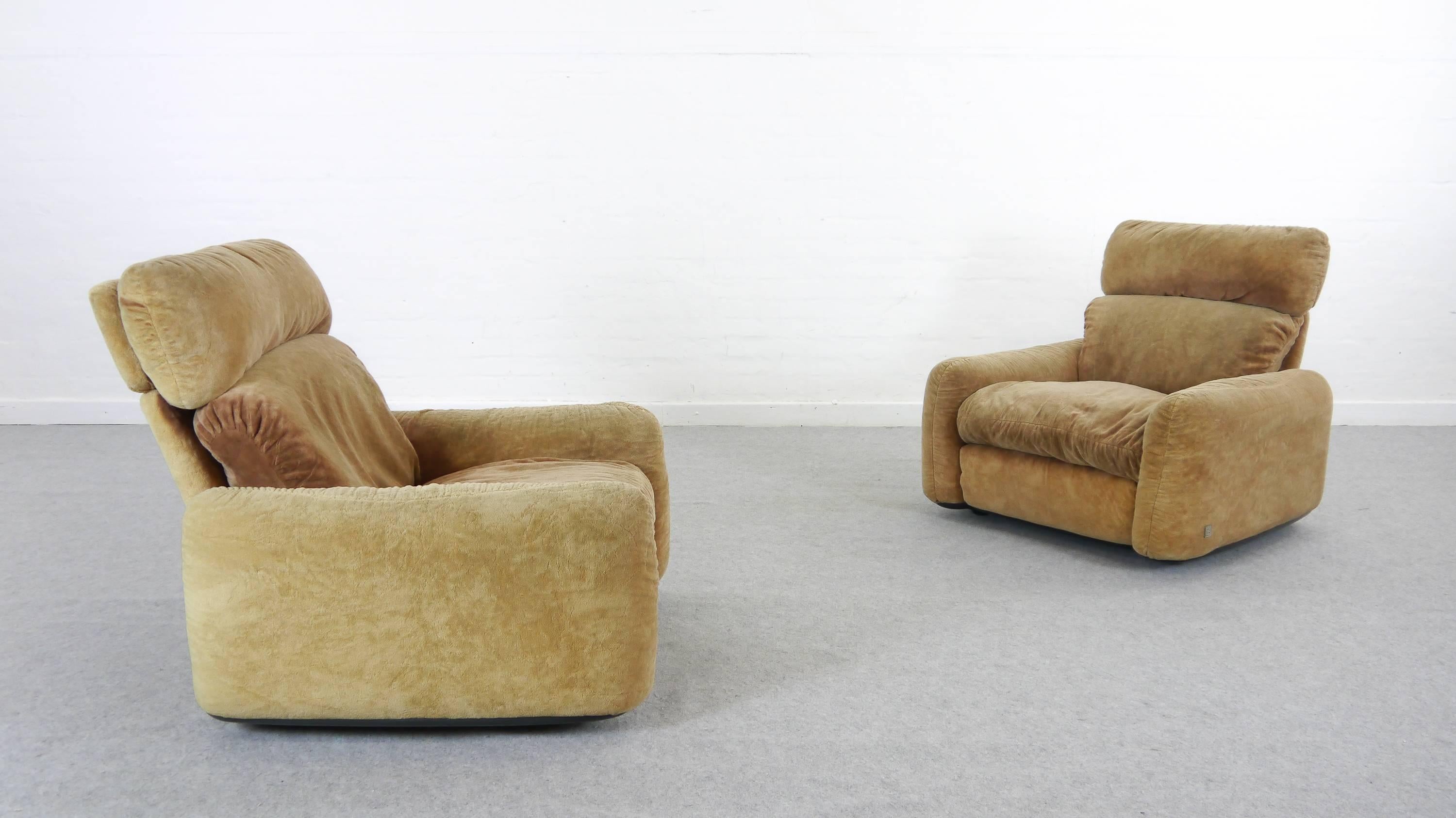 Pair of Busnelli Piumotto Easy Chairs by Architect Arrigo Arrigoni, Italy 1