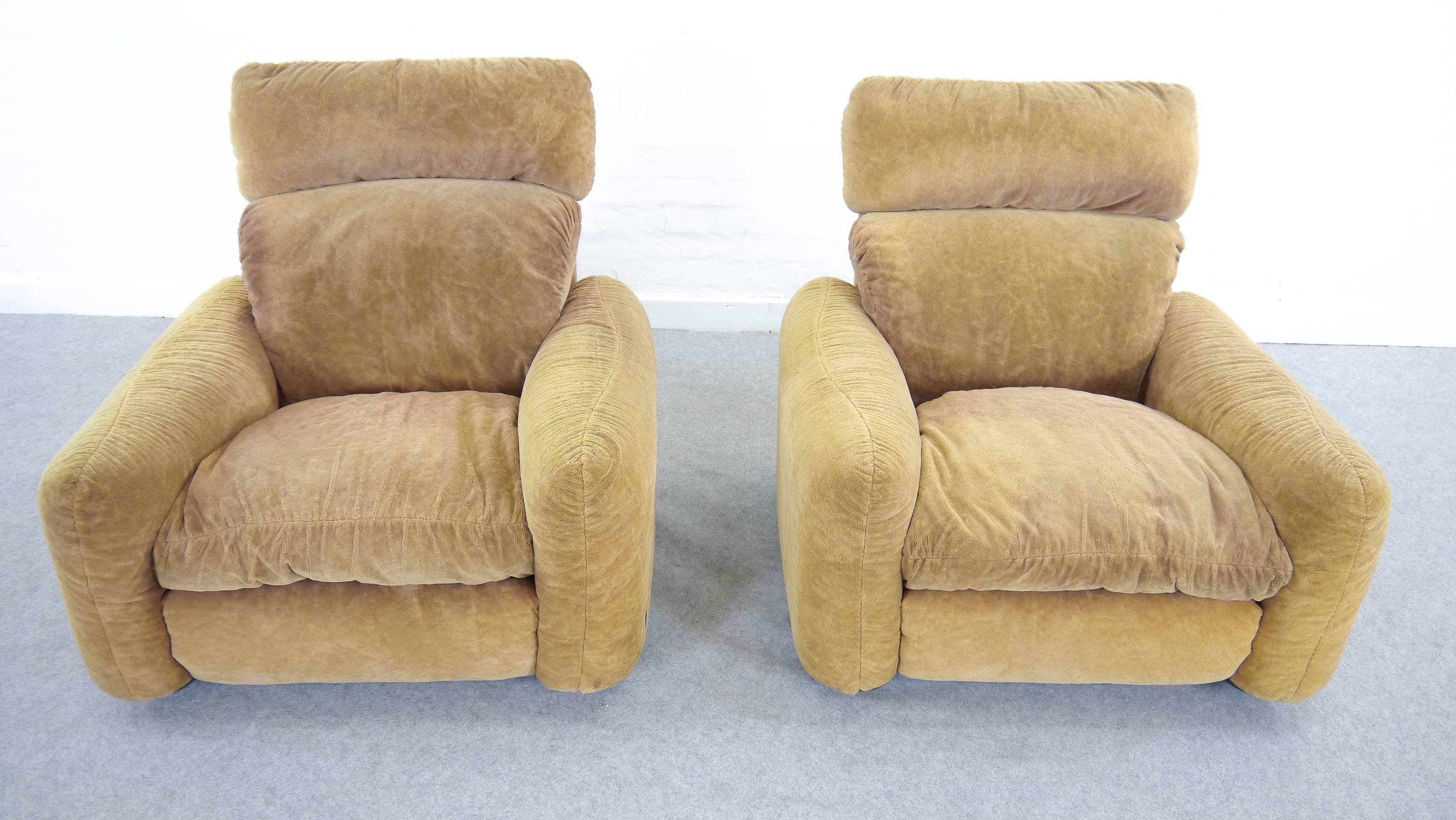 International Style Pair of Busnelli Piumotto Easy Chairs by Architect Arrigo Arrigoni, Italy