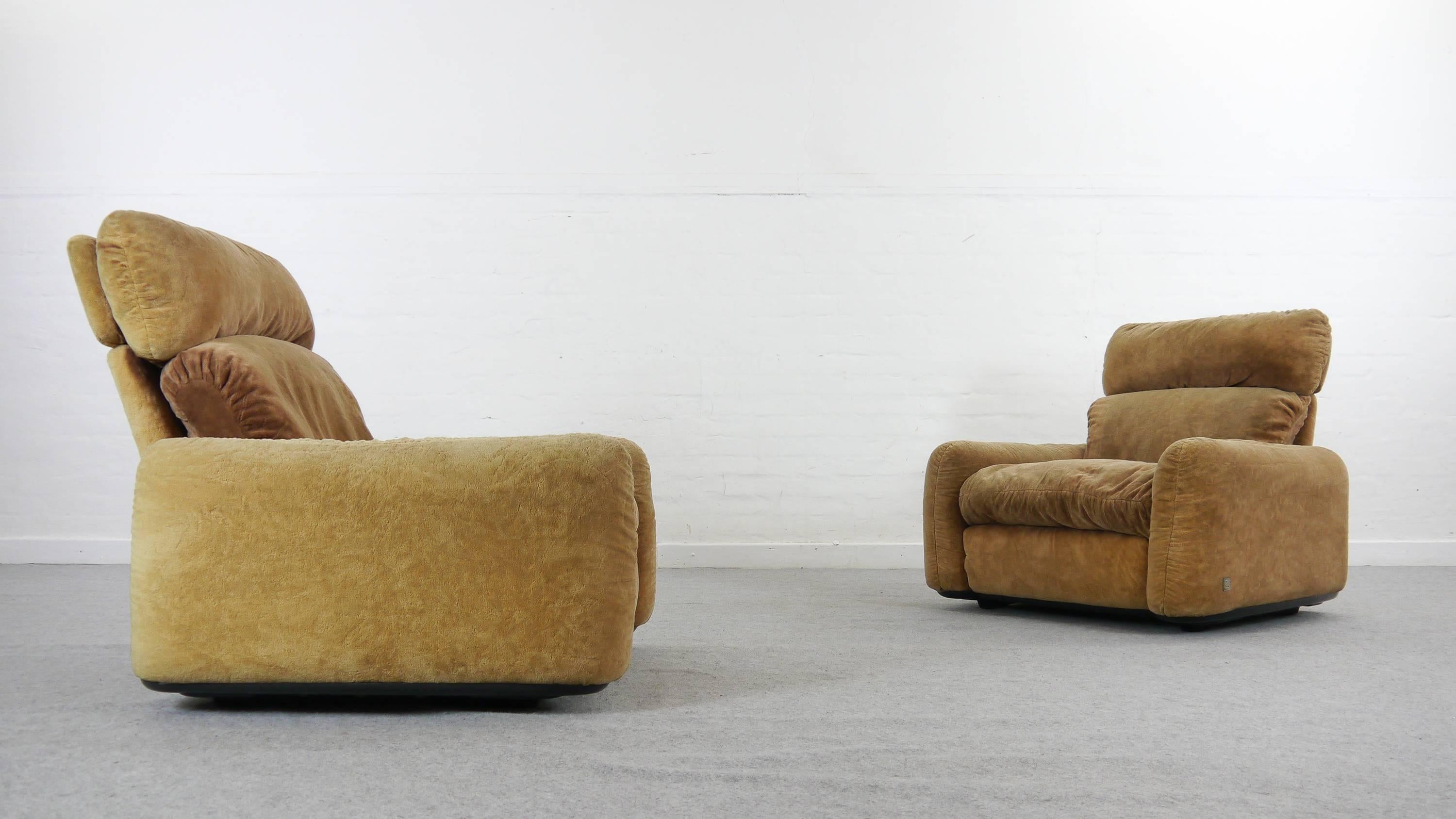 Late 20th Century Pair of Busnelli Piumotto Easy Chairs by Architect Arrigo Arrigoni, Italy