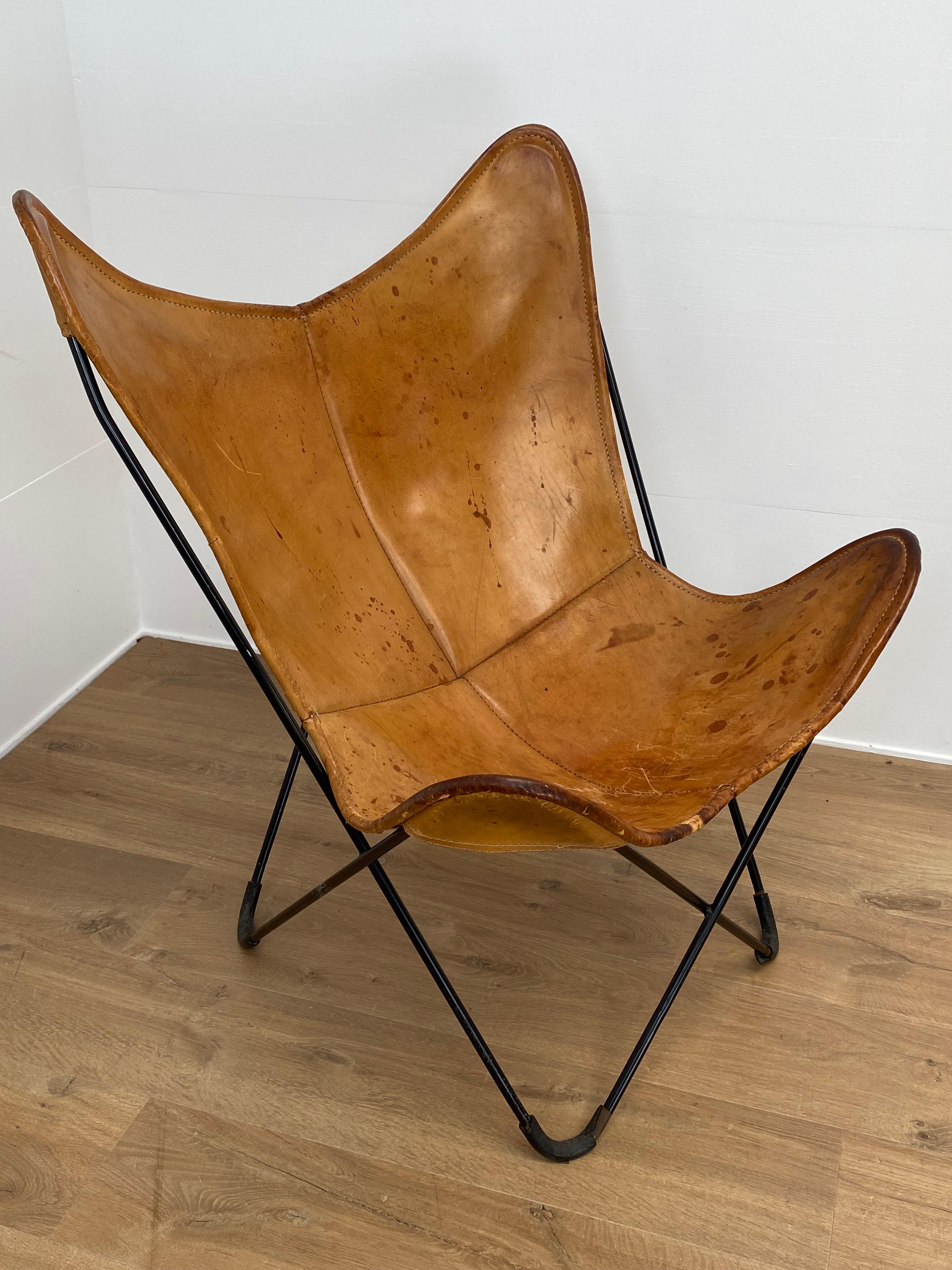 Pair Of Butterfly Chairs for Knoll For Sale 2