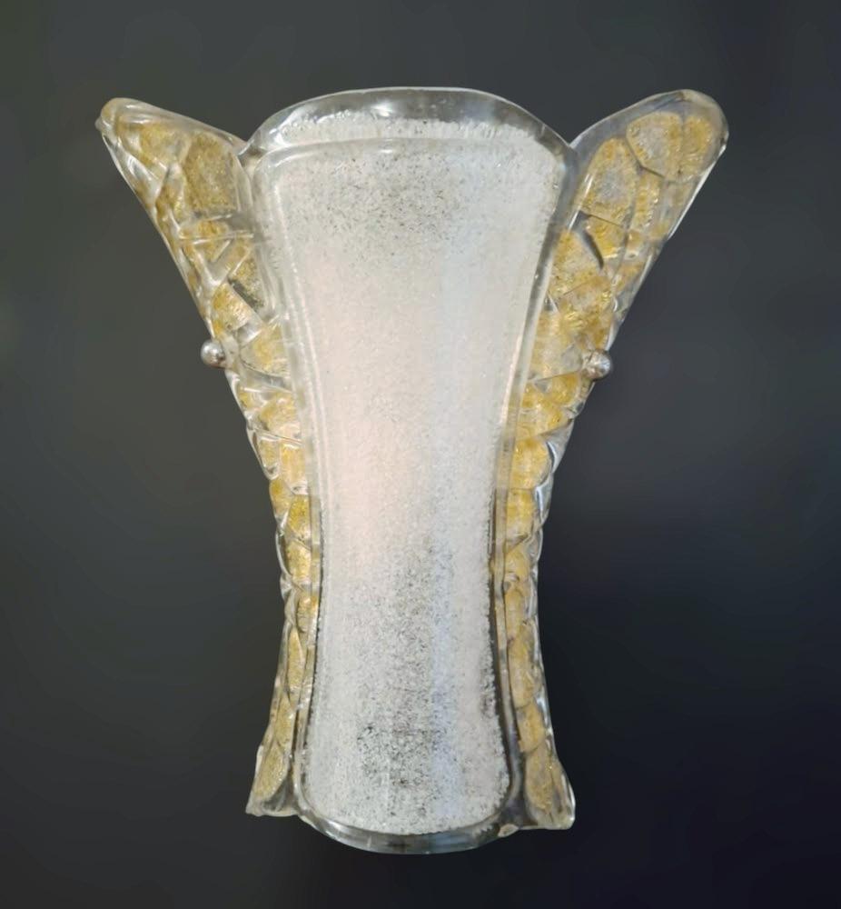 Mid-Century moderno Coppia di lampade a farfalla di Graniglia in vendita