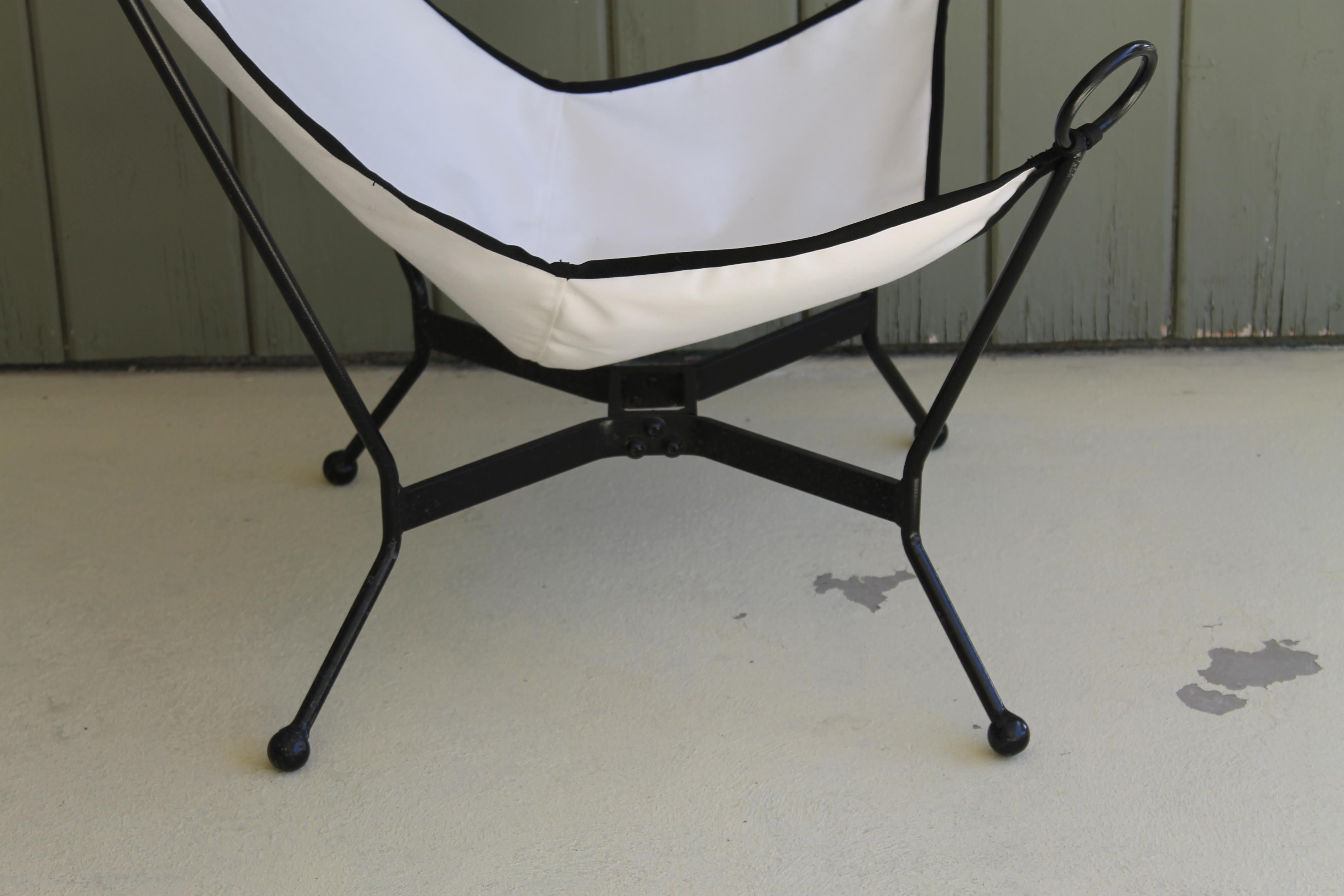 Pair of Butterfly Patio Chairs  In Good Condition In Palm Springs, CA