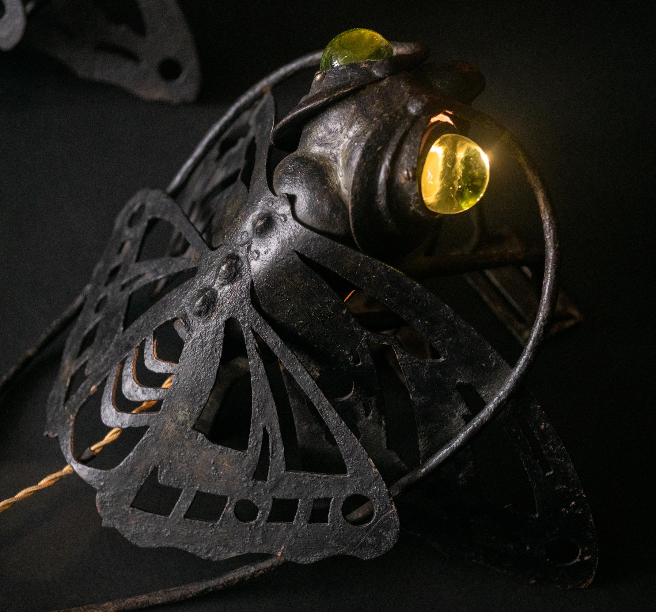 Pareja de candelabros mariposa de Alessandro Mazzucotelli Lacado en venta