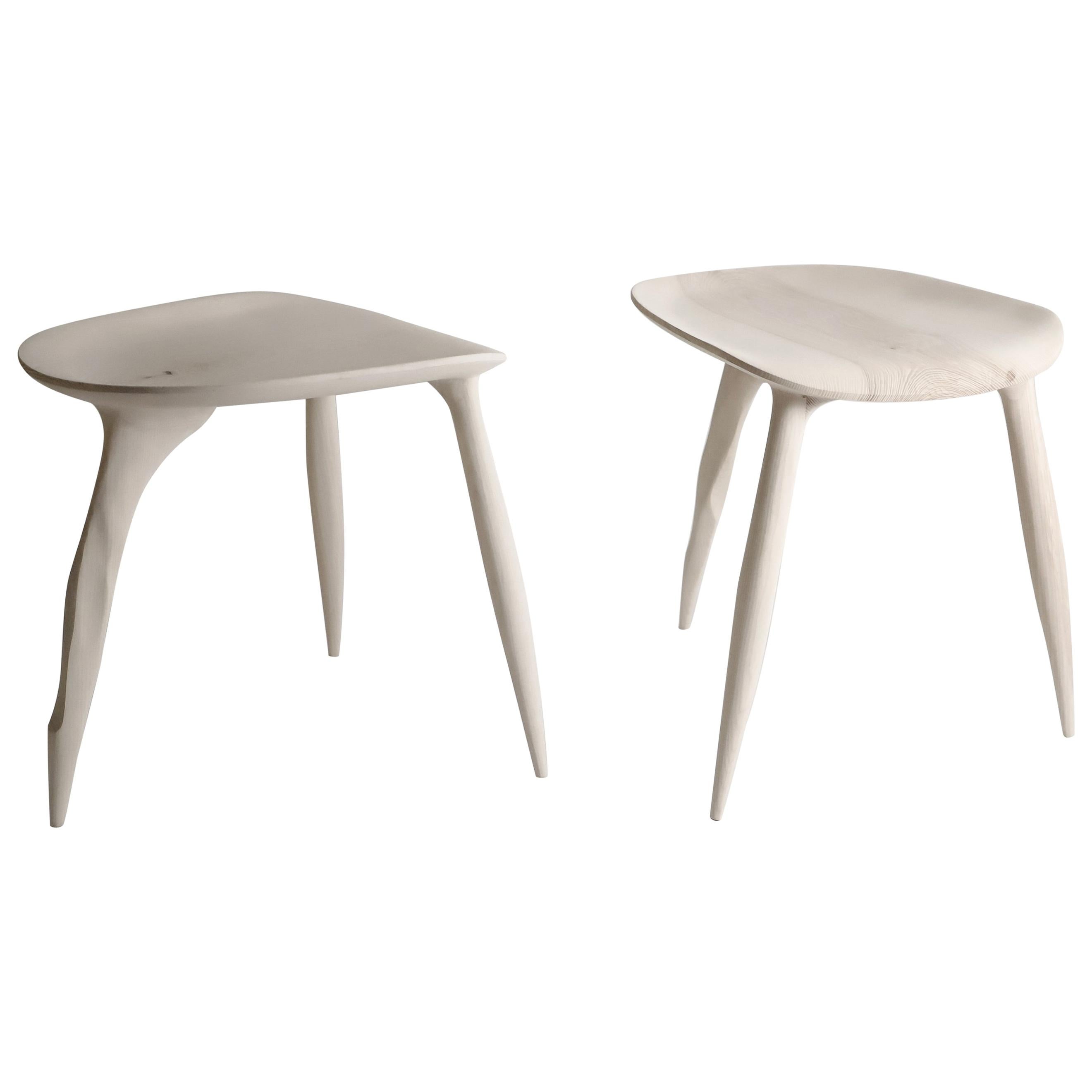 Paire de tabourets papillon en sycomore, sculptés à la main et signés par Cedric Breisacher