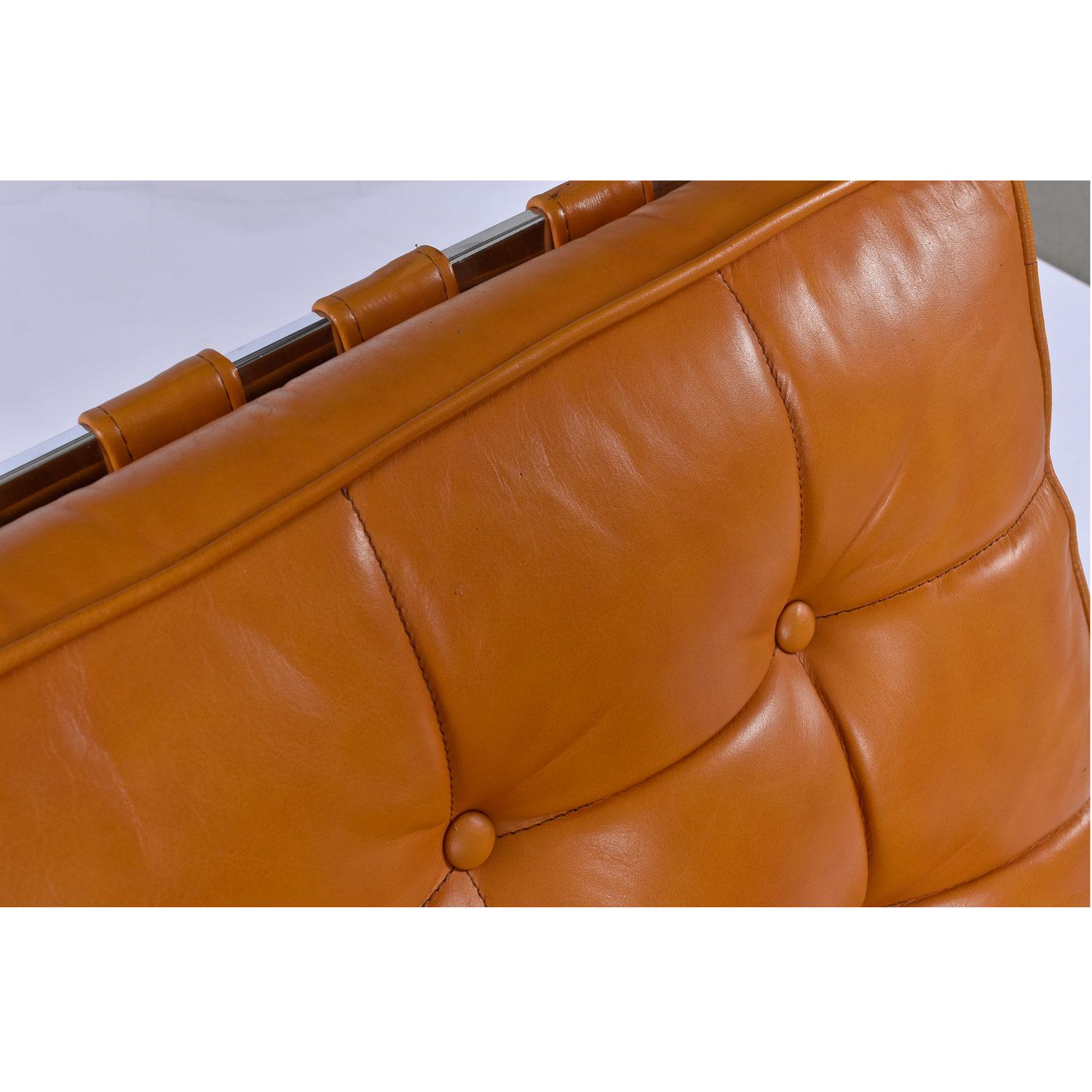 Cuir Paire de chaises Barcelona en cuir caramel et chrome en vente