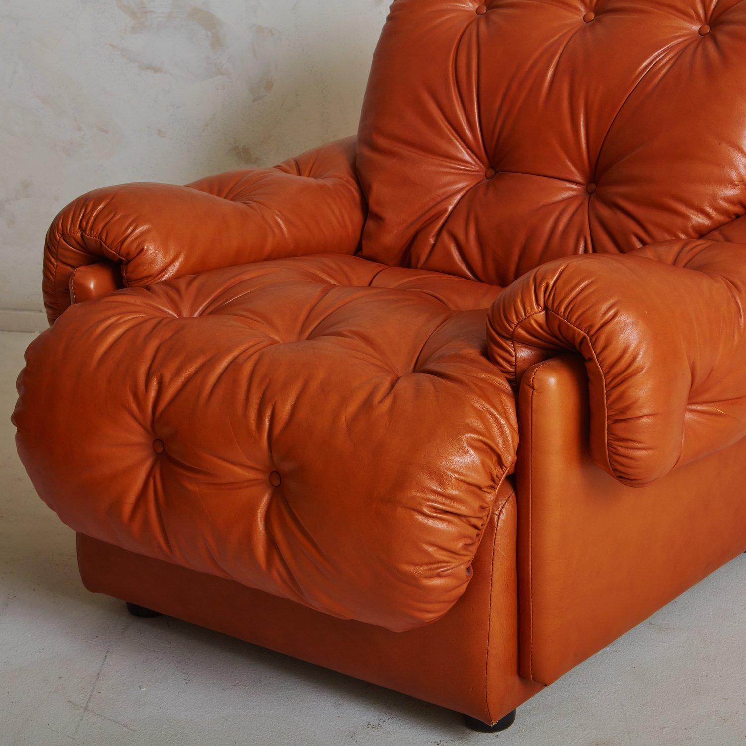 Pair of Button Tufted Cognac Leather Lounge Chairs, Italy, 1960s In Good Condition In Chicago, IL