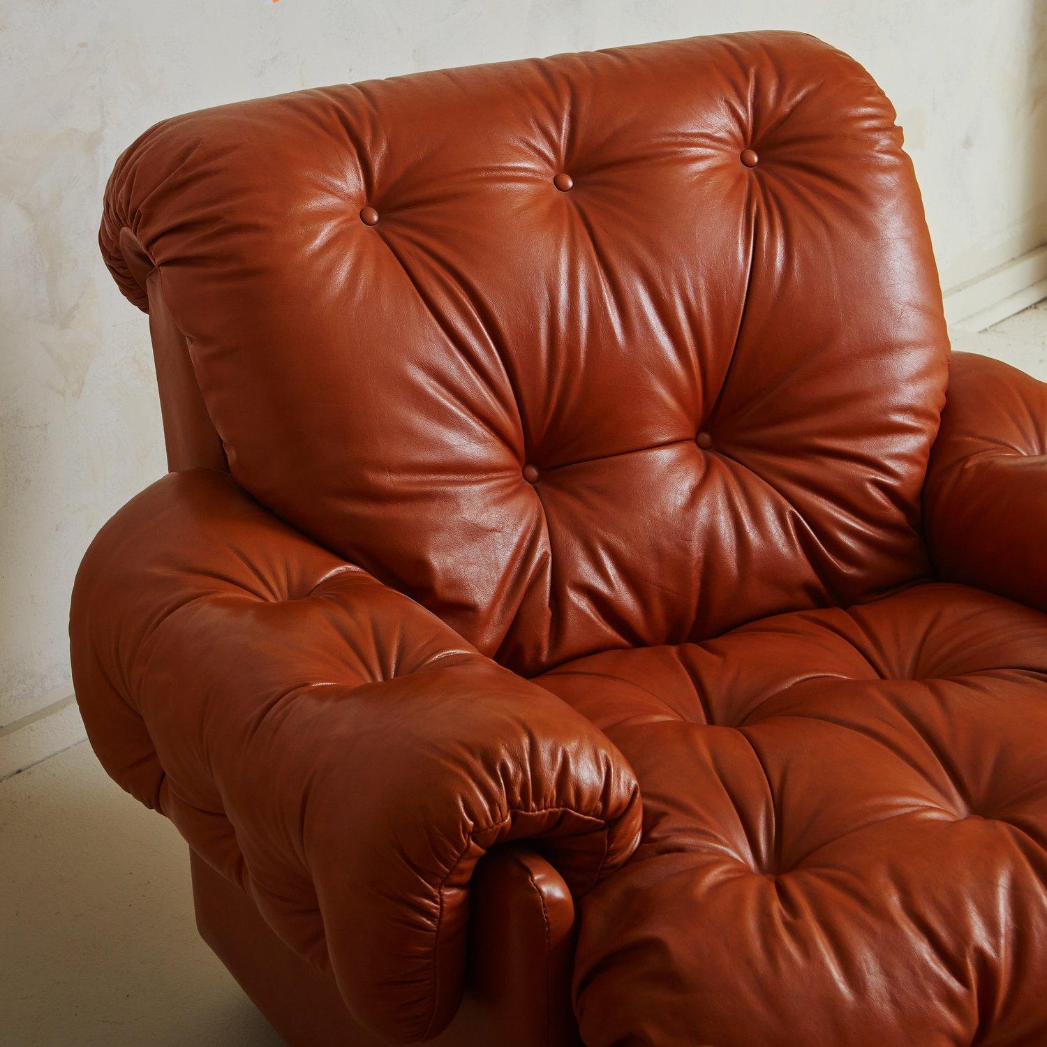 Mid-20th Century Pair of Button Tufted Cognac Leather Lounge Chairs, Italy, 1960s