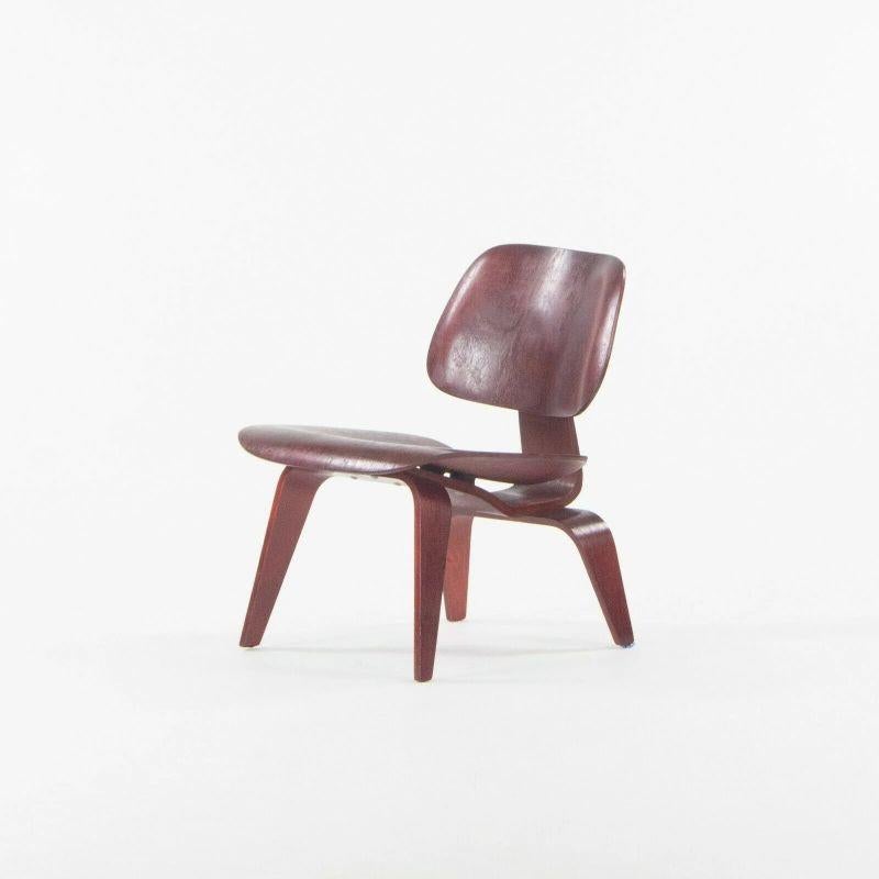 Paar C. 1953 Herman Miller Eames LCW Lounge Chair Wood Refinished Red Aniline im Angebot 1