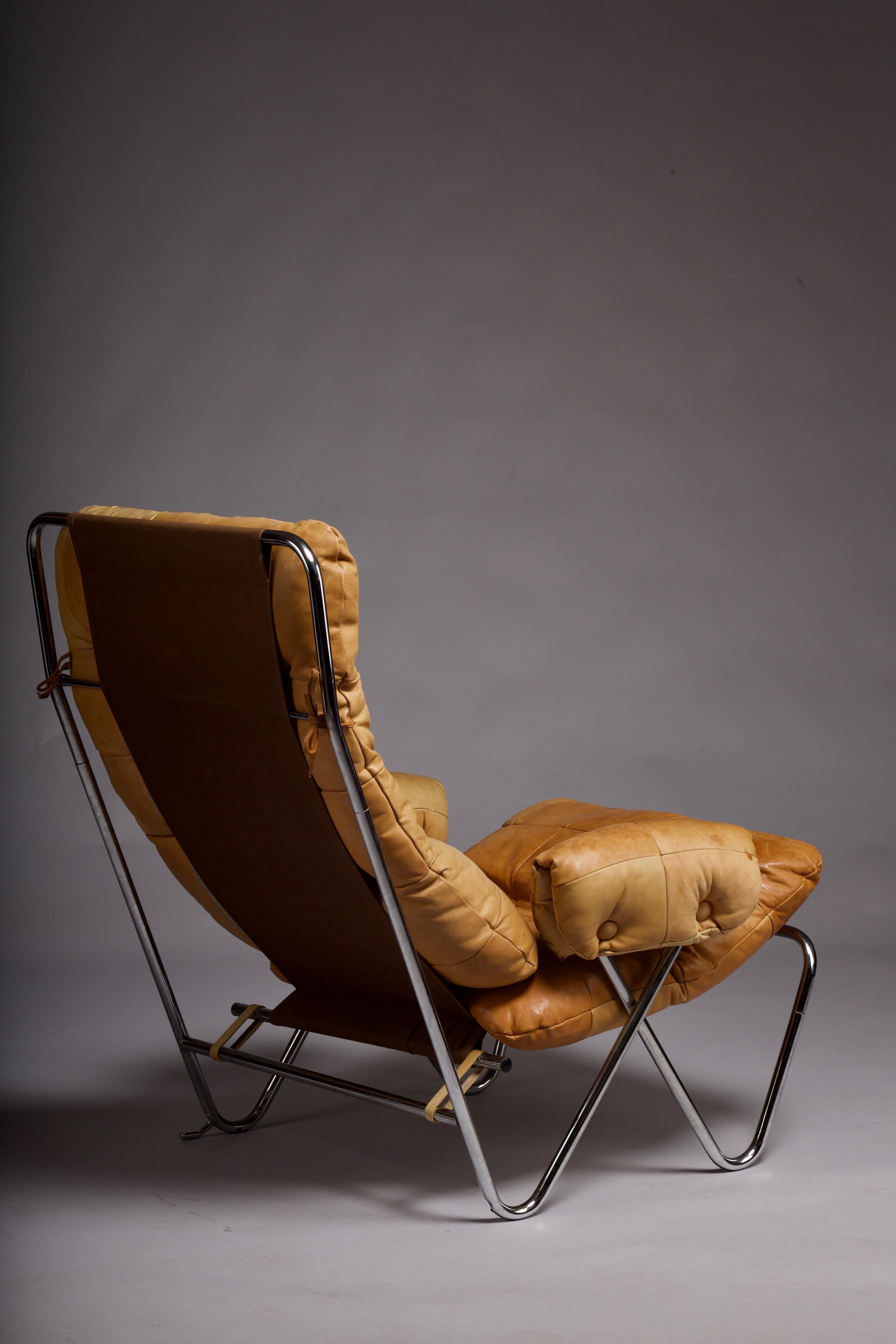 Pareja de sillones de salón escandinavos de cuero de c. 1960 Noruego en venta