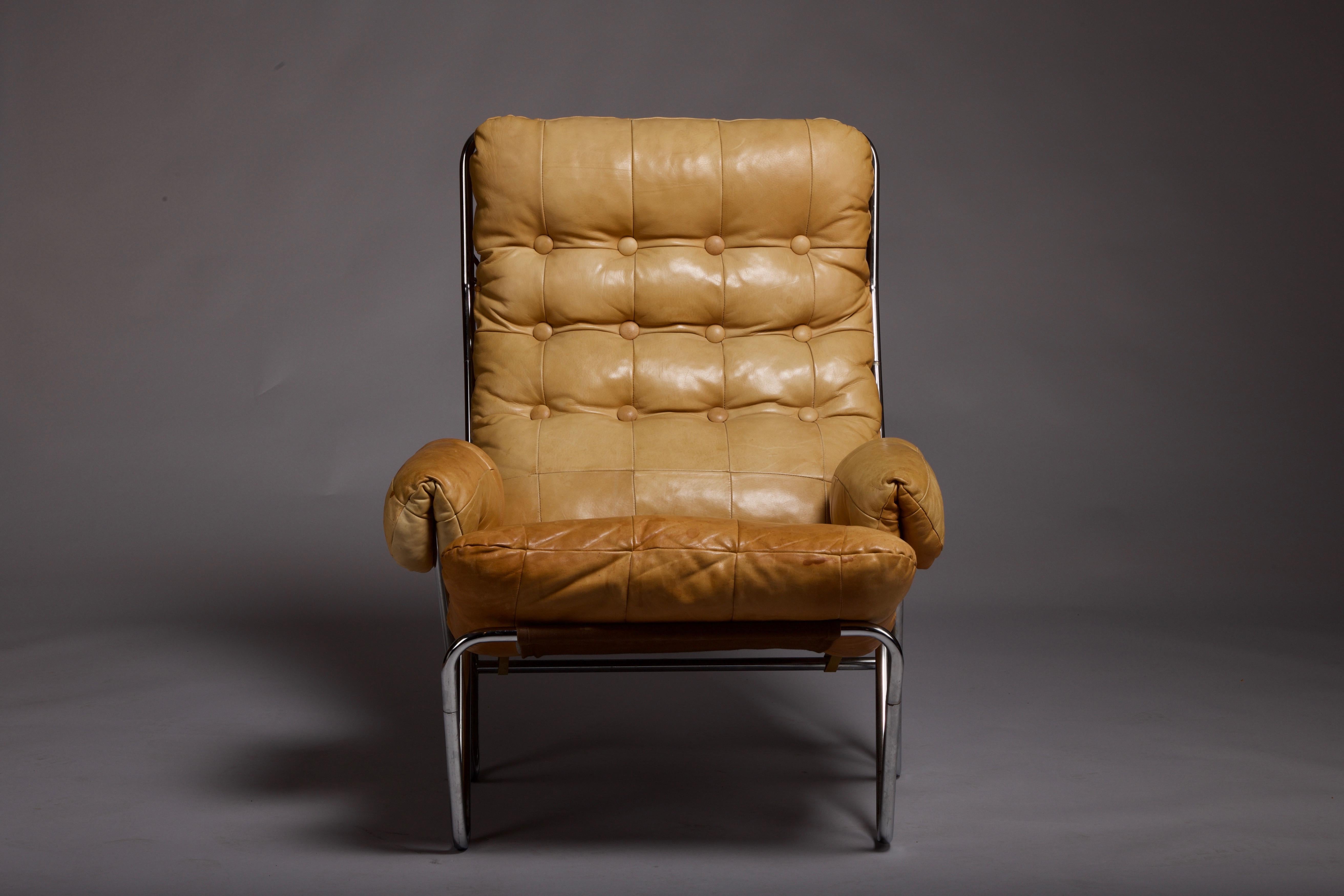Pareja de sillones de salón escandinavos de cuero de c. 1960 Acero en venta