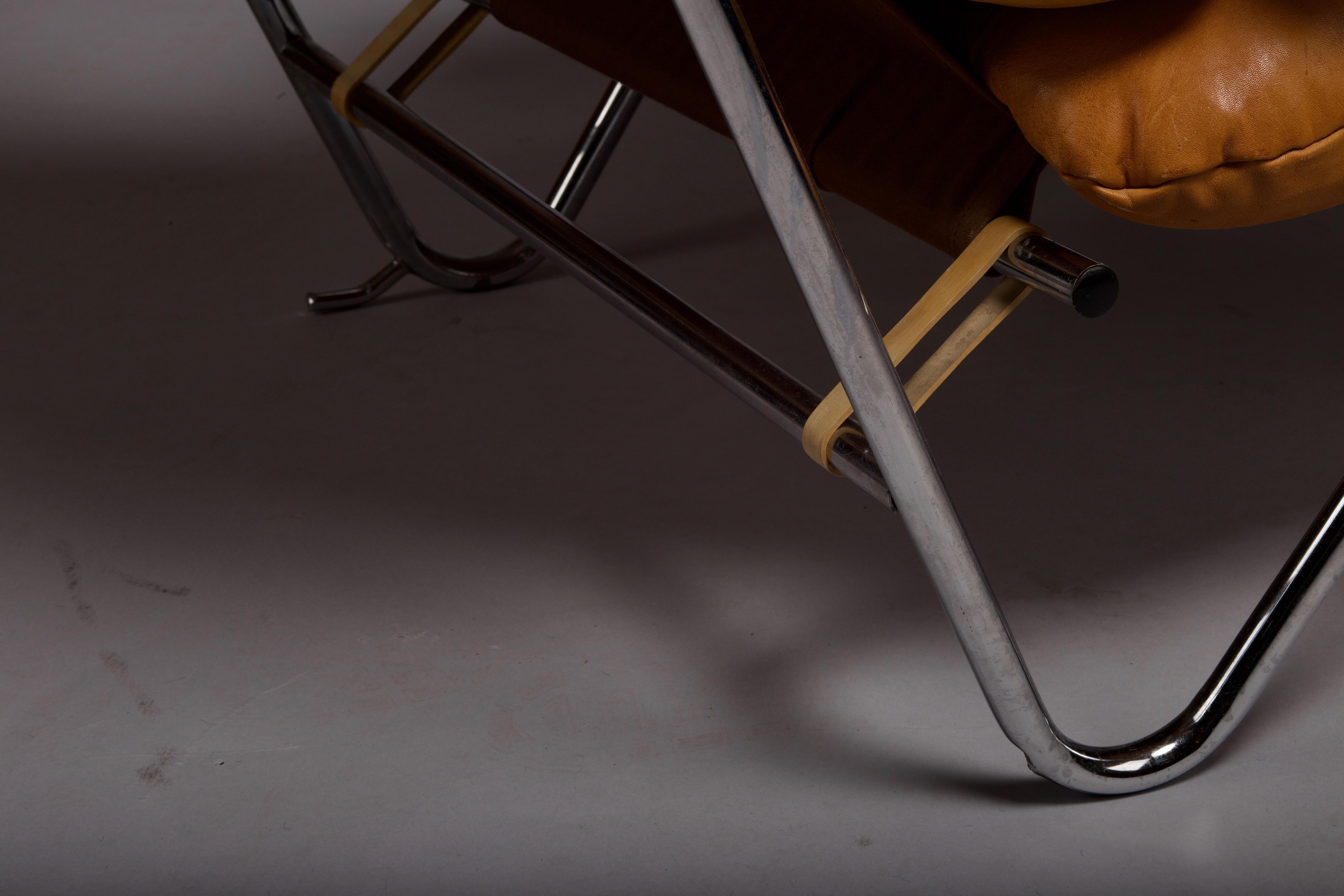 Pareja de sillones de salón escandinavos de cuero de c. 1960 en venta 1