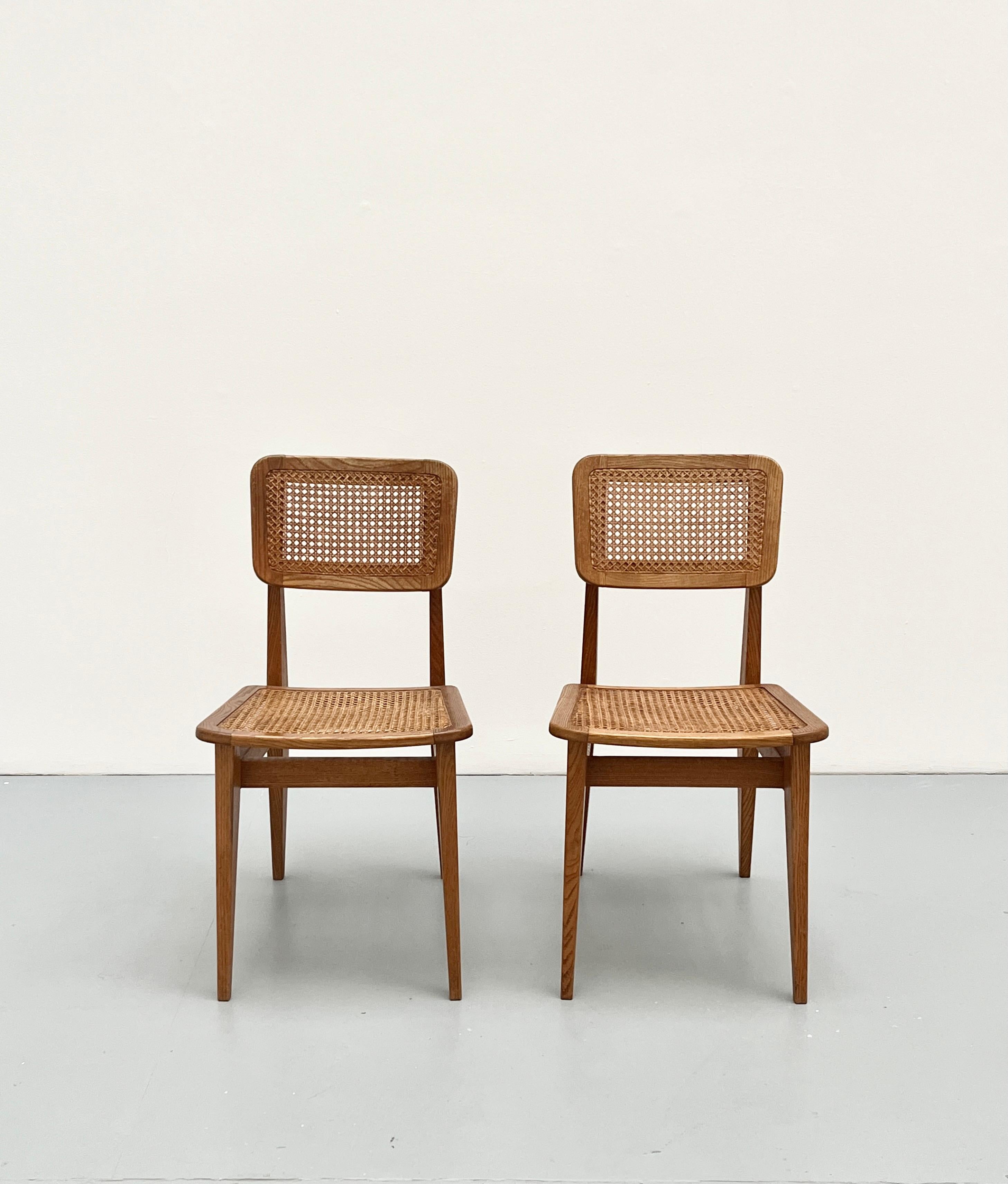 We are presenting 2 chairs, but we have 6 available.
Marcel Gascoin, born August 24, 1907 in Le Havre and died October 27, 1986 in Paris 13e1, was a decorator specializing in 