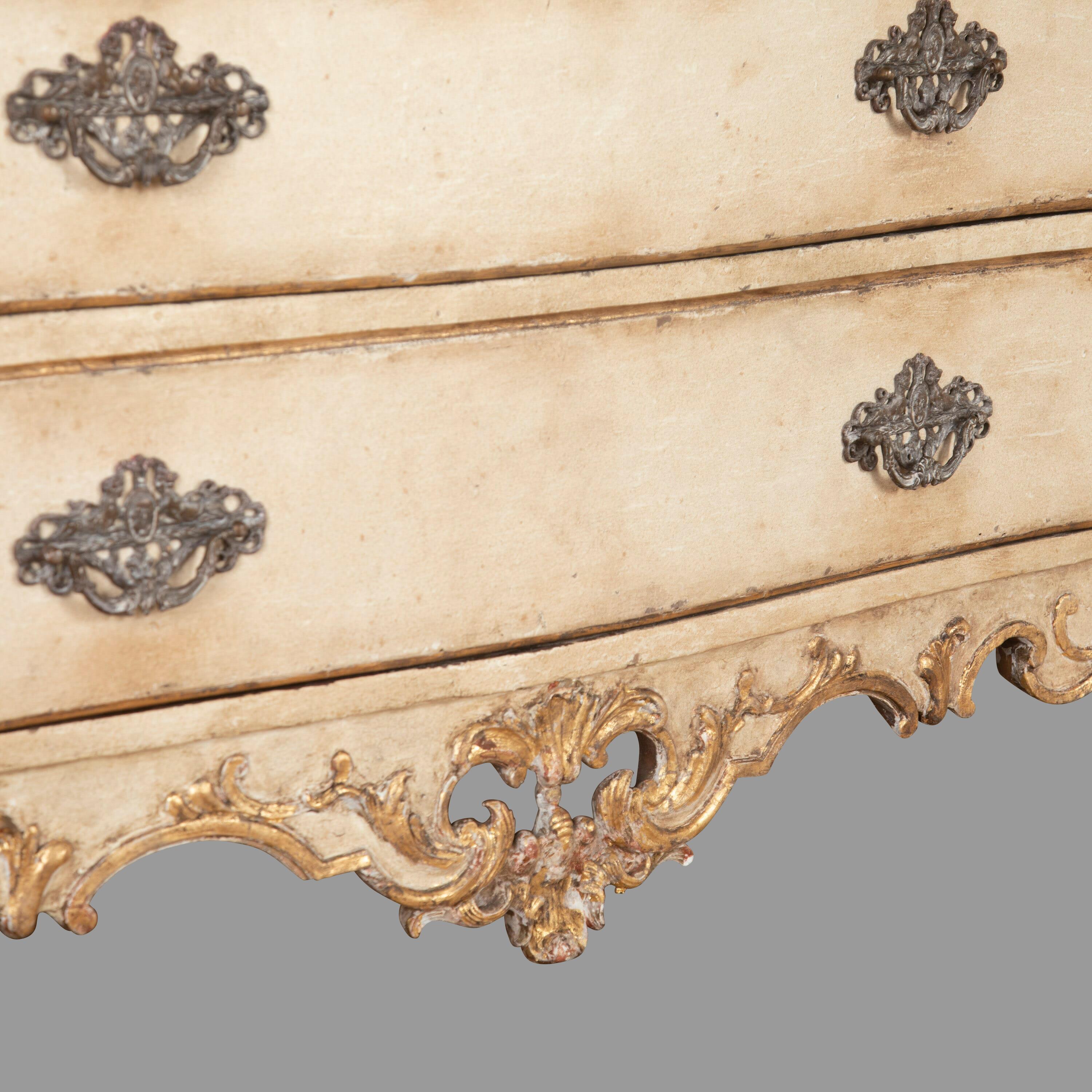 pair of C18th Portuguese serpentine decorated commodes  For Sale 1
