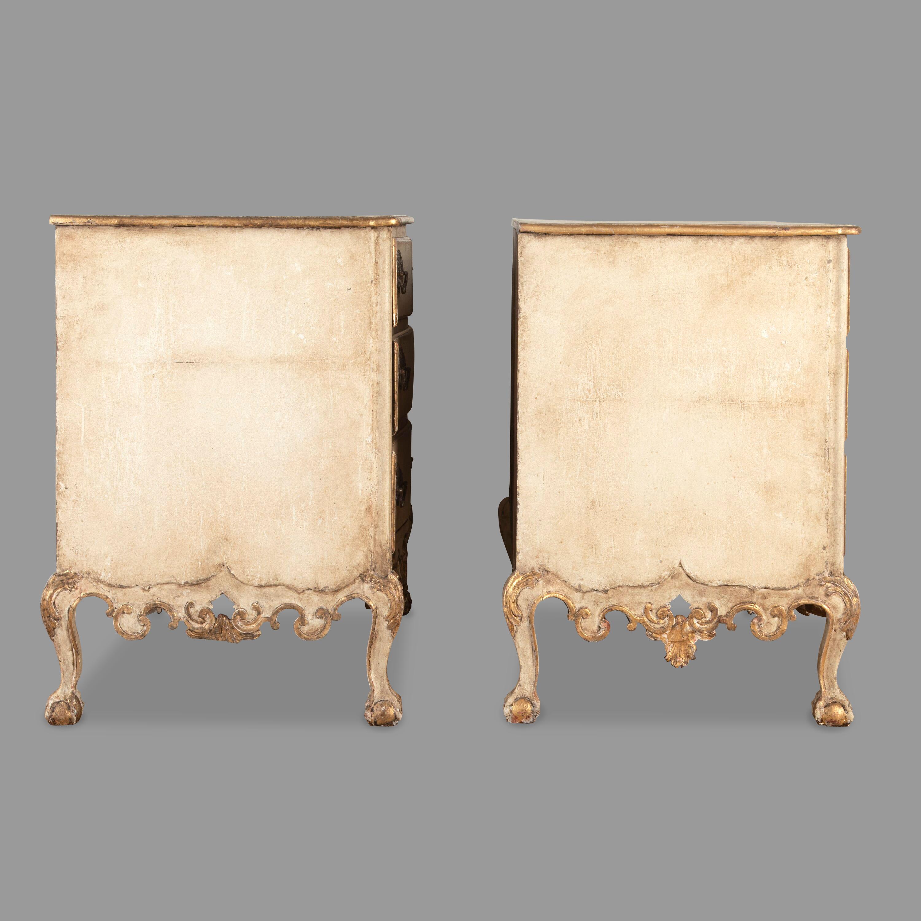 pair of C18th Portuguese serpentine decorated commodes  For Sale 2