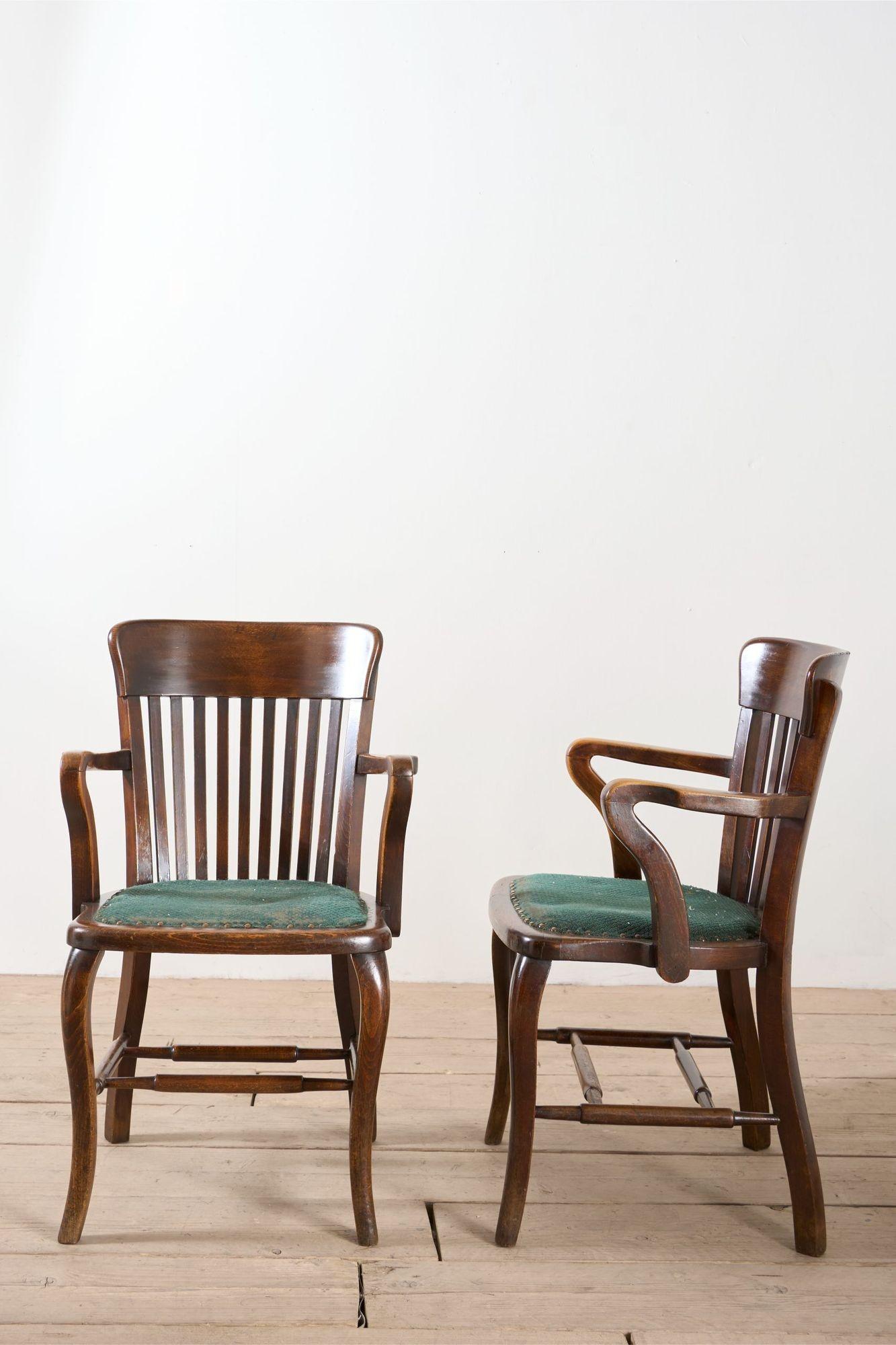 Pair of c.1920 oak desk chairs Roble en venta